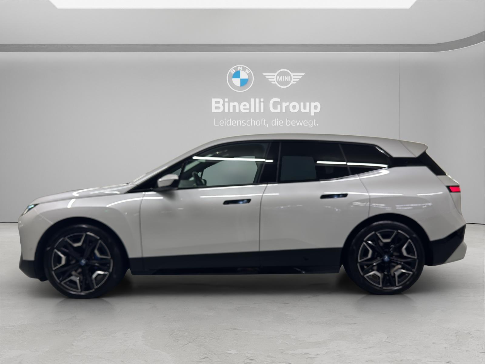 BMW iX xDrive40-showroom-element-1