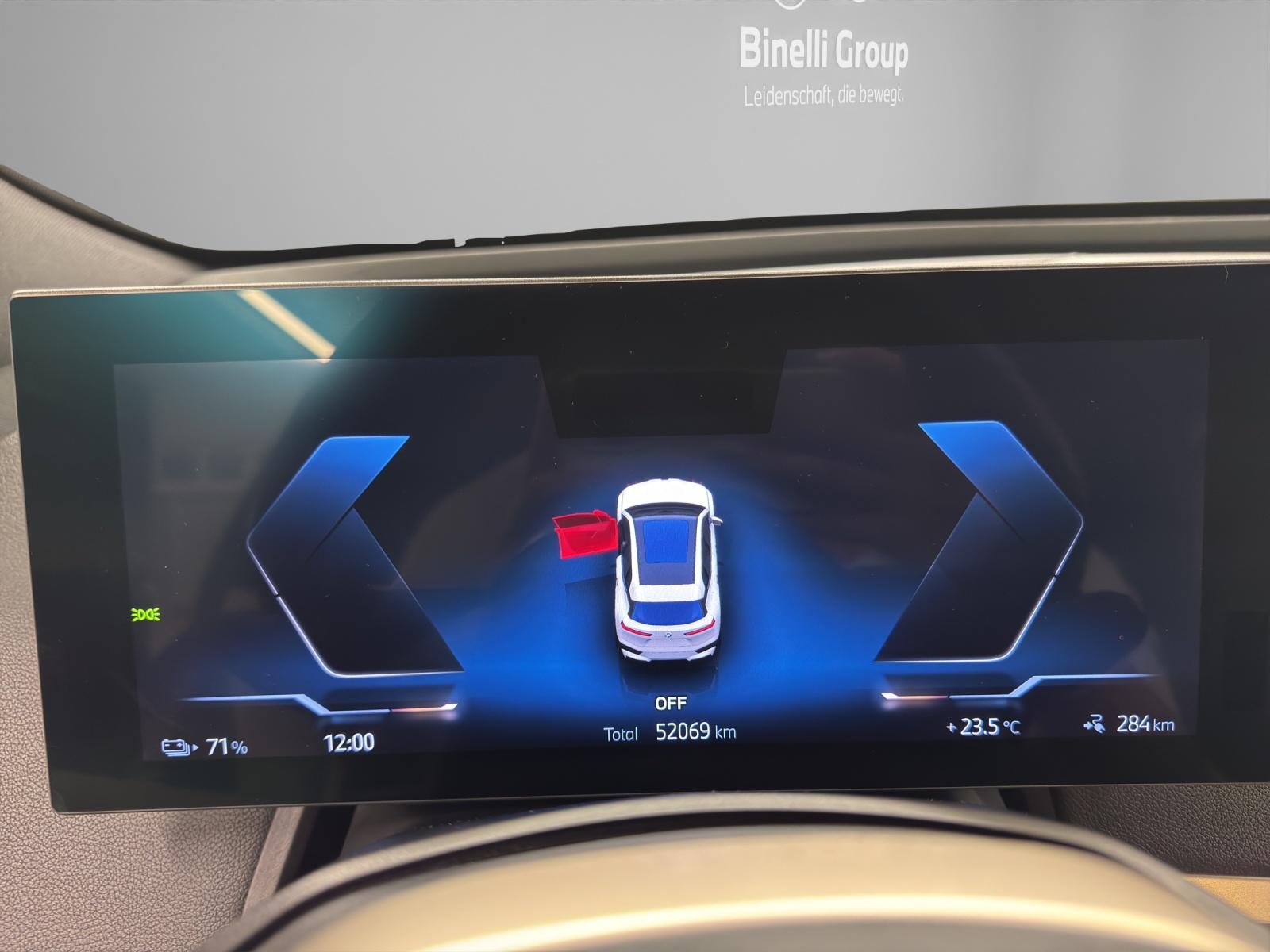 BMW iX xDrive40-image-17