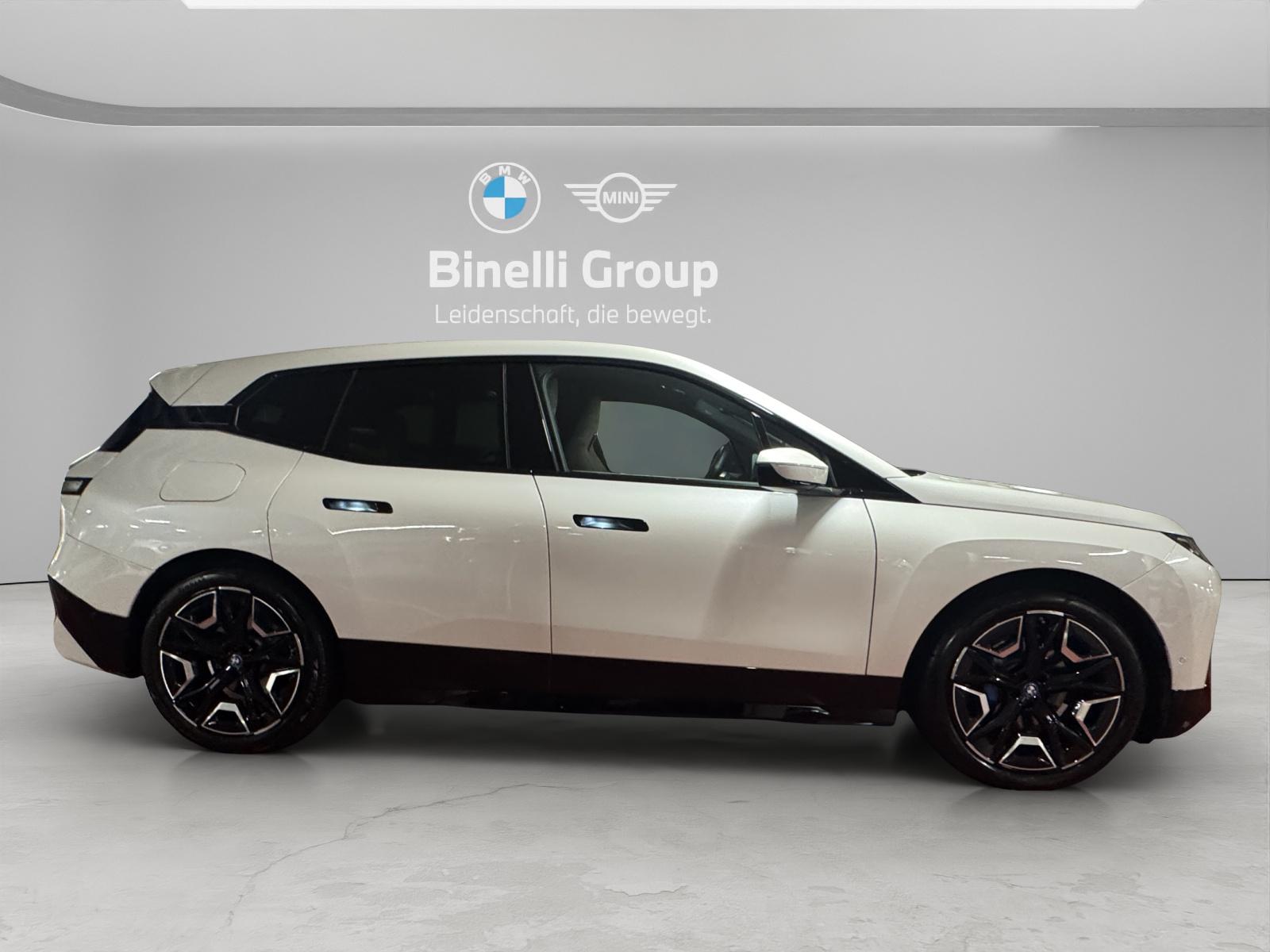 BMW iX xDrive40-image-5