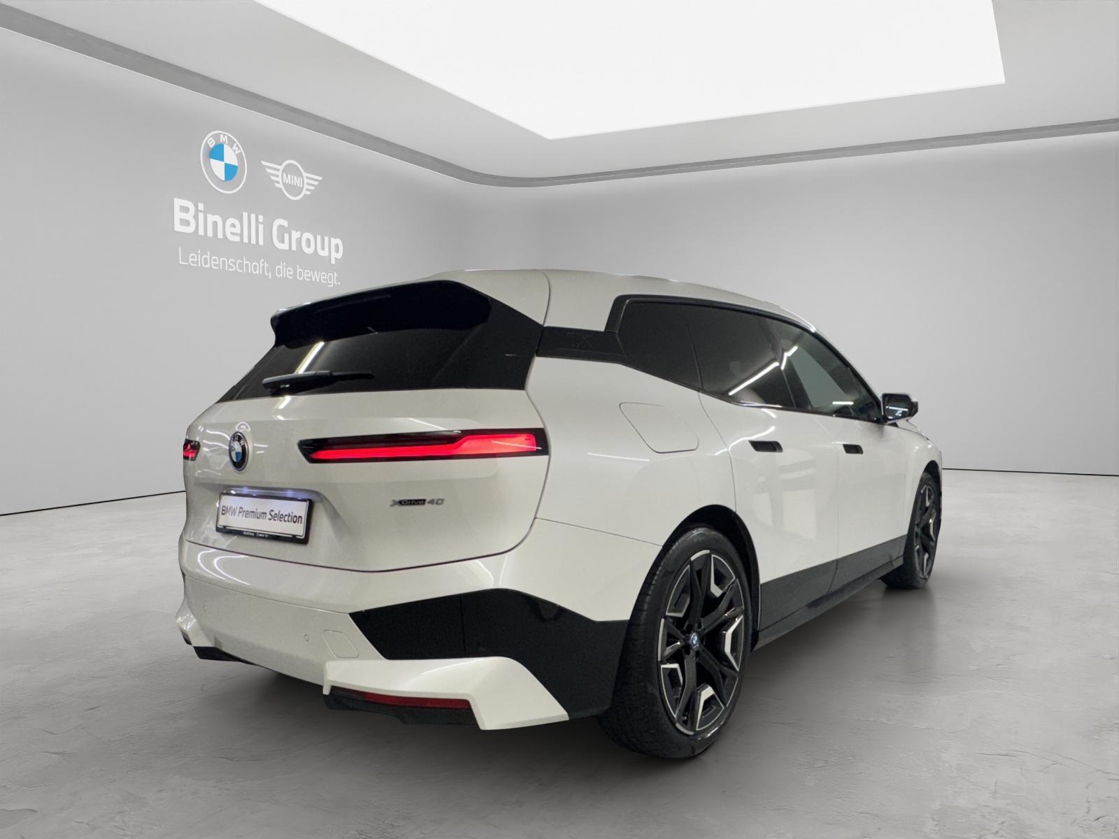 BMW iX xDrive40-image-4