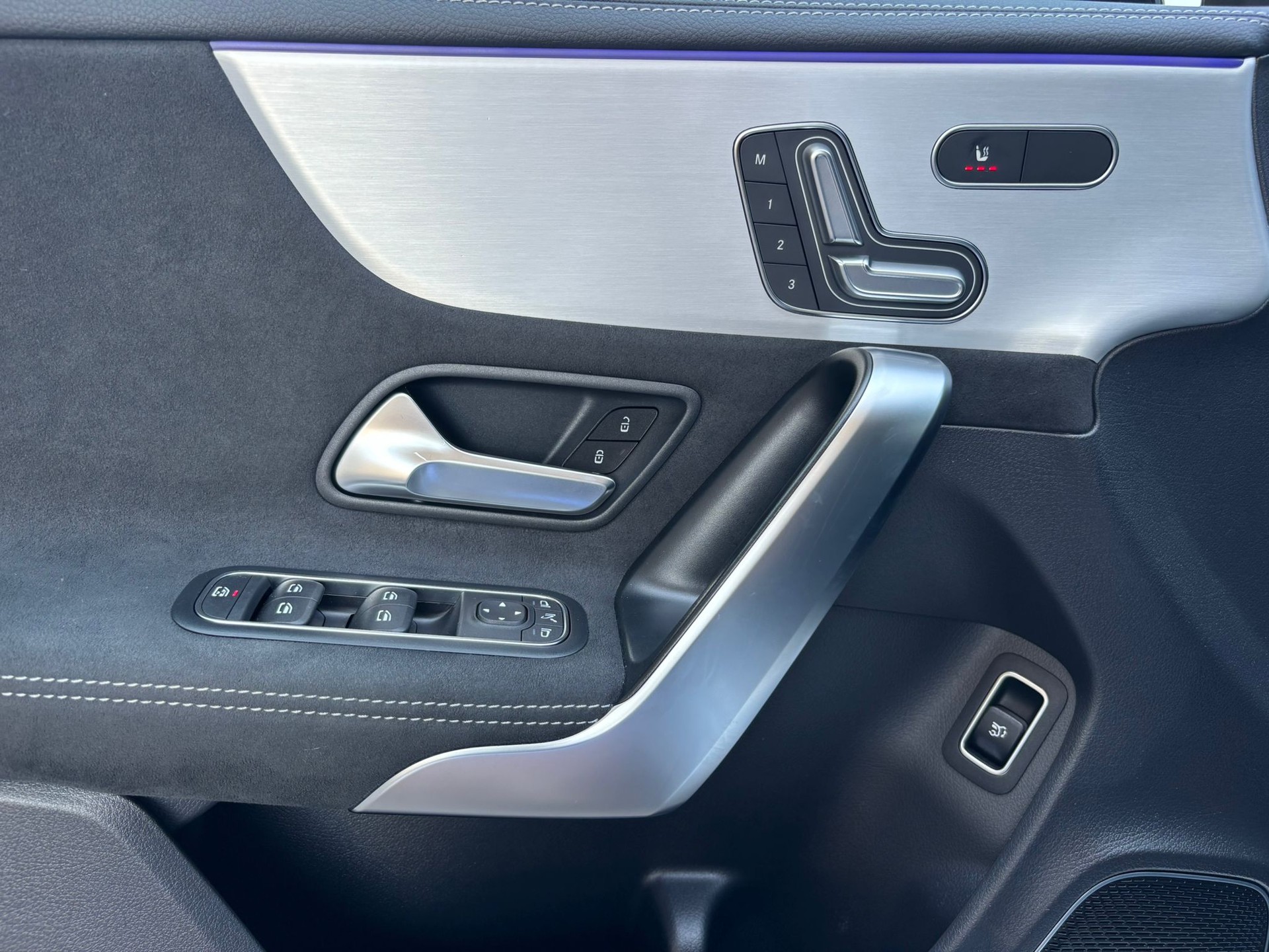 MERCEDES-BENZ CLA 250 AMG-Line 4Matic Shooting Brake-image-12