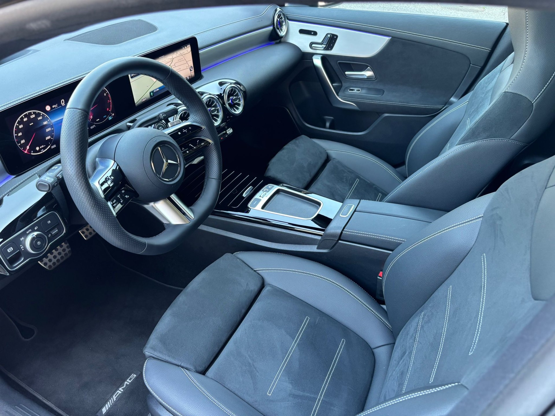 MERCEDES-BENZ CLA 250 AMG-Line 4Matic Shooting Brake-image-6