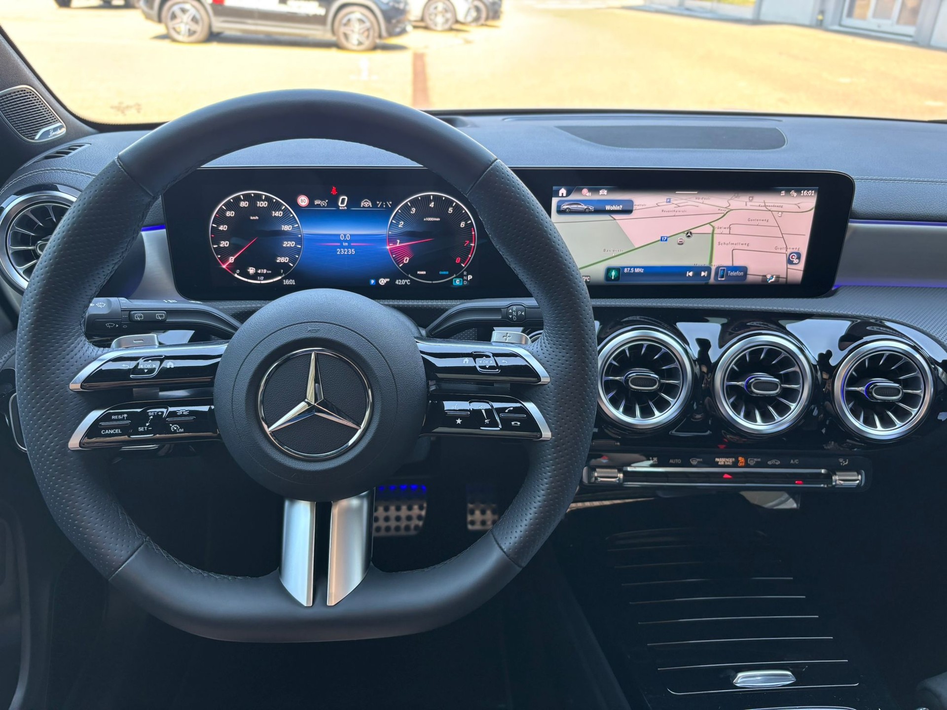 MERCEDES-BENZ CLA 250 AMG-Line 4Matic Shooting Brake-image-10
