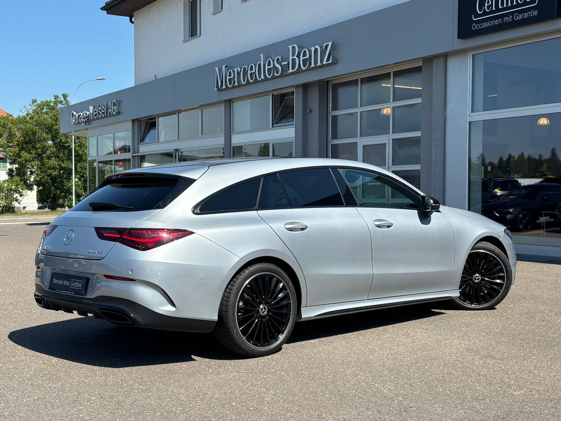 MERCEDES-BENZ CLA 250 AMG-Line 4Matic Shooting Brake-image-2