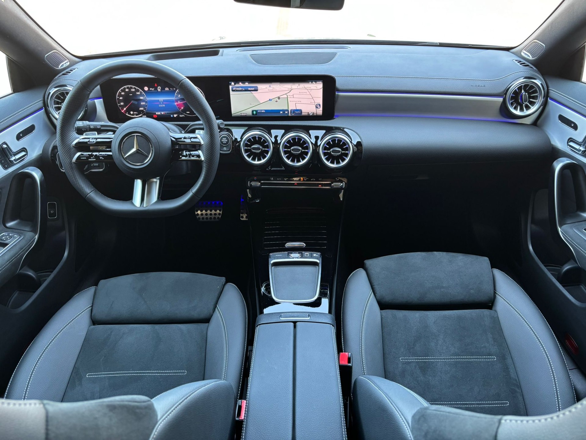 MERCEDES-BENZ CLA 250 AMG-Line 4Matic Shooting Brake-image-7