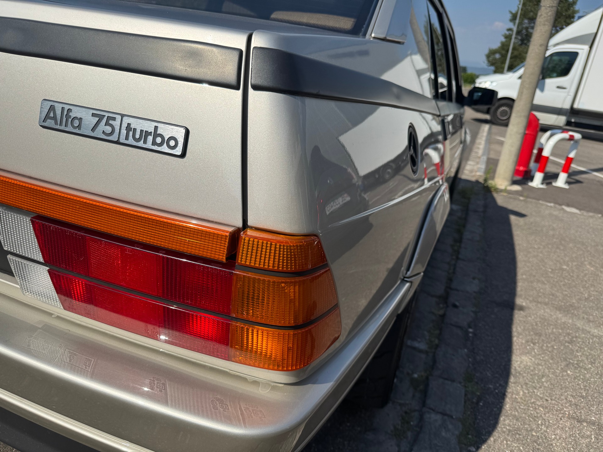 ALFA ROMEO 75 1.8 Turbo-image-2