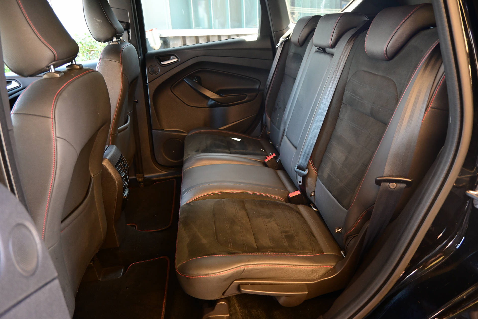 FORD Kuga 2.0 TDCi 180 ST-Line FPS-image-14