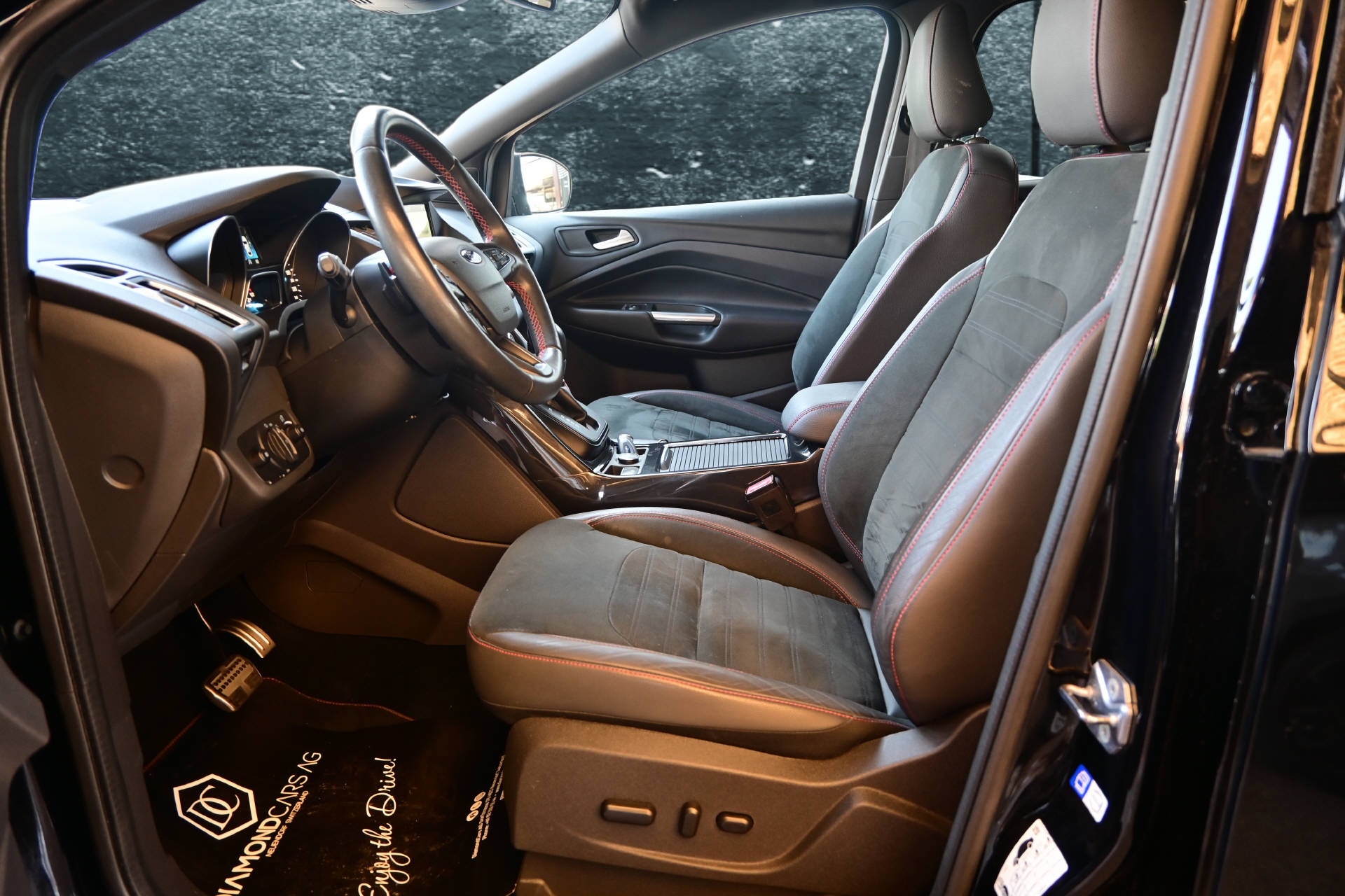 FORD Kuga 2.0 TDCi 180 ST-Line FPS-image-9