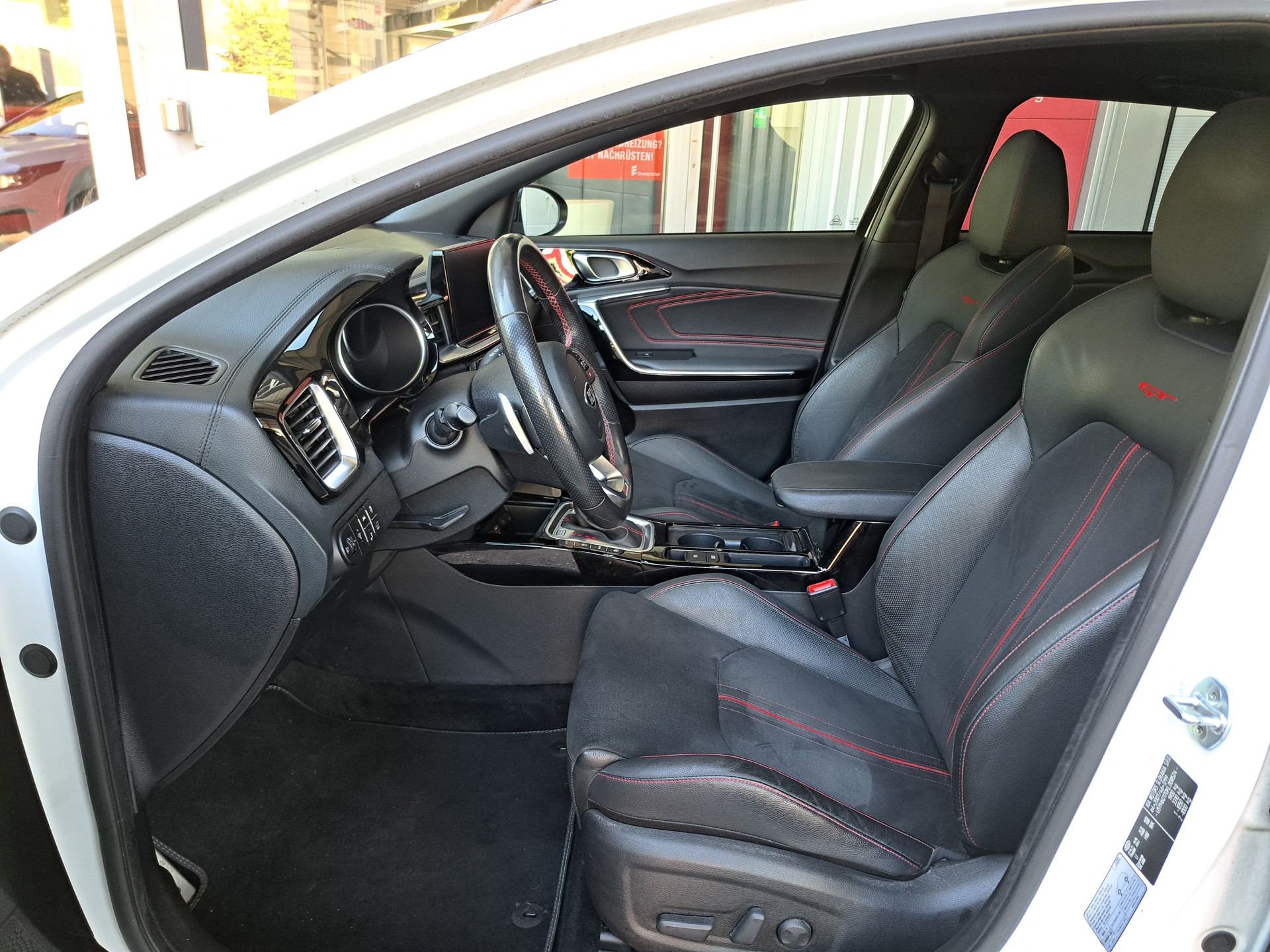 KIA ProCeed 1.6 T-GDi GT DCT-image-10