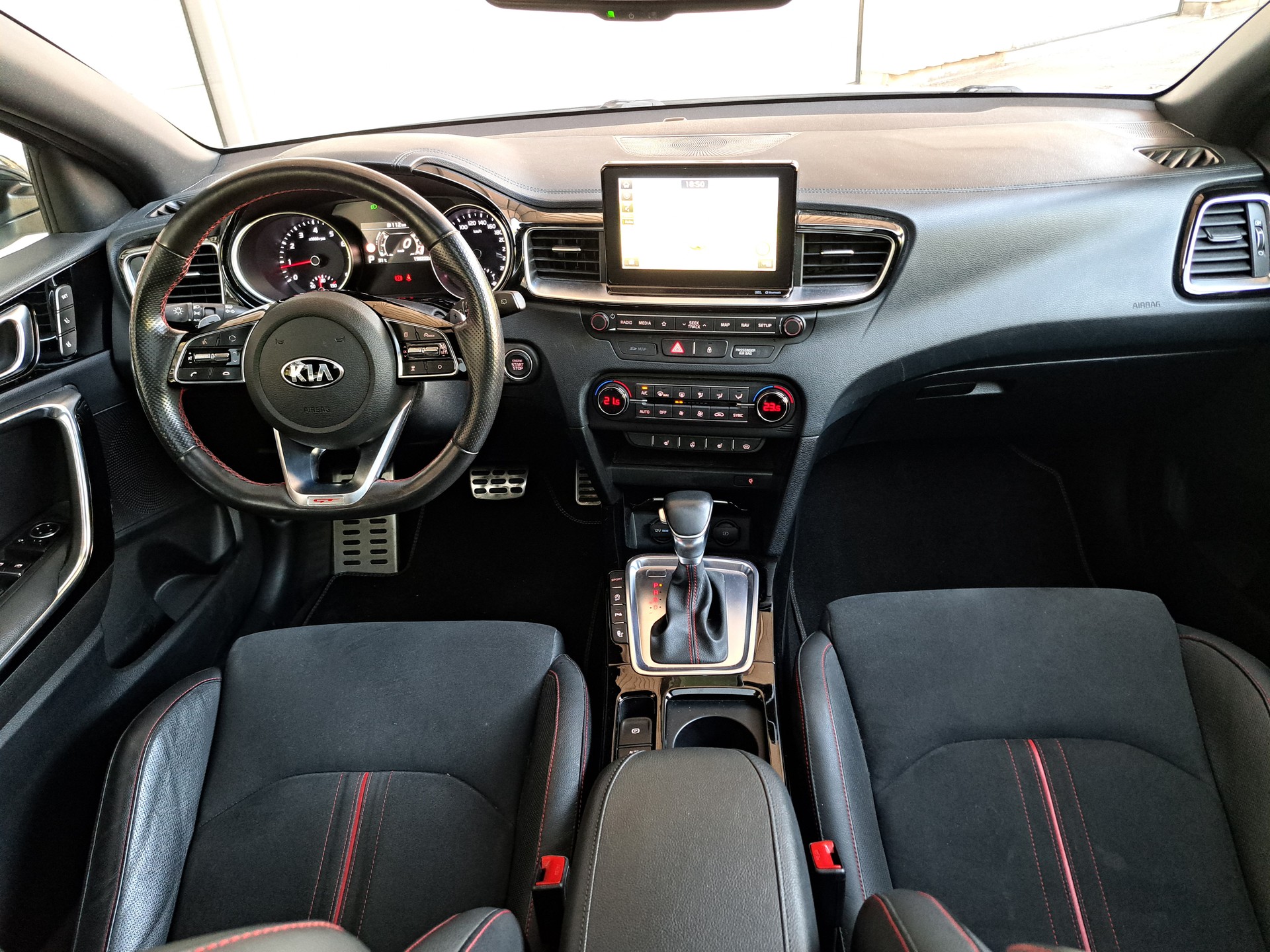 KIA ProCeed 1.6 T-GDi GT DCT-image-8