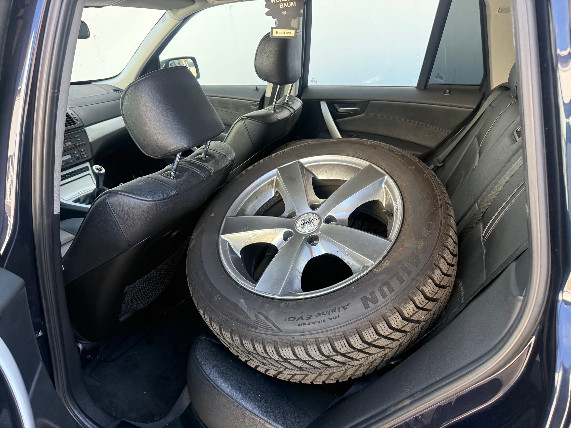 BMW X3 xDrive 25i (2.5si)-image-4