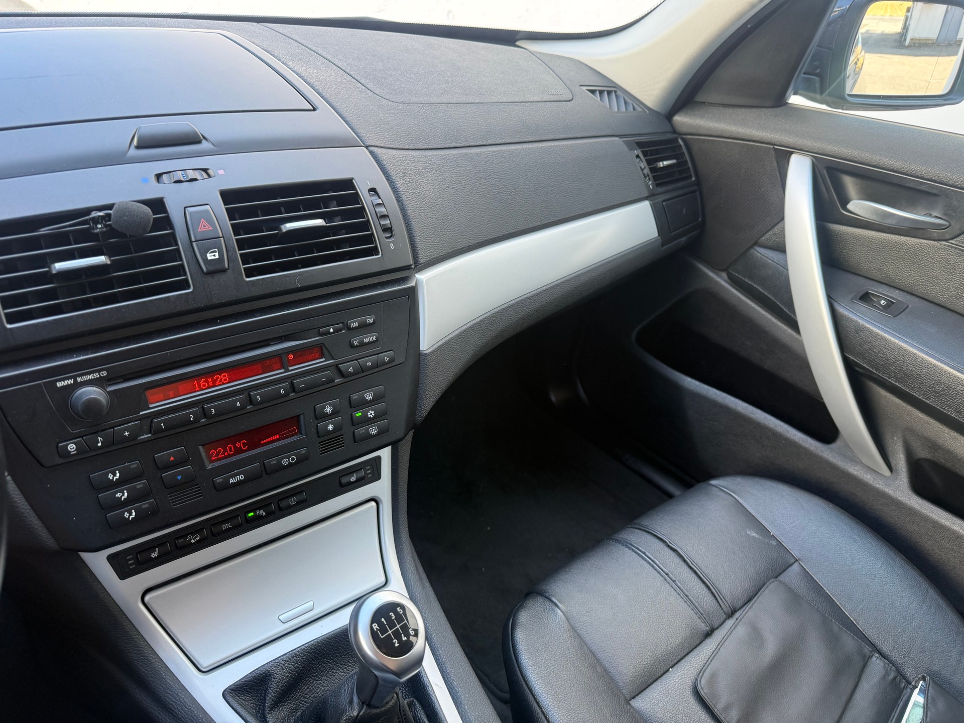 BMW X3 xDrive 25i (2.5si)-image-6