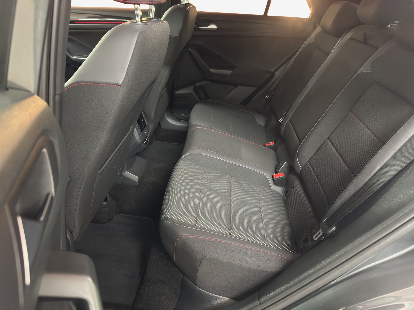 VW T-Roc 2.0 TSI Sport DSG 4Motion-image-11