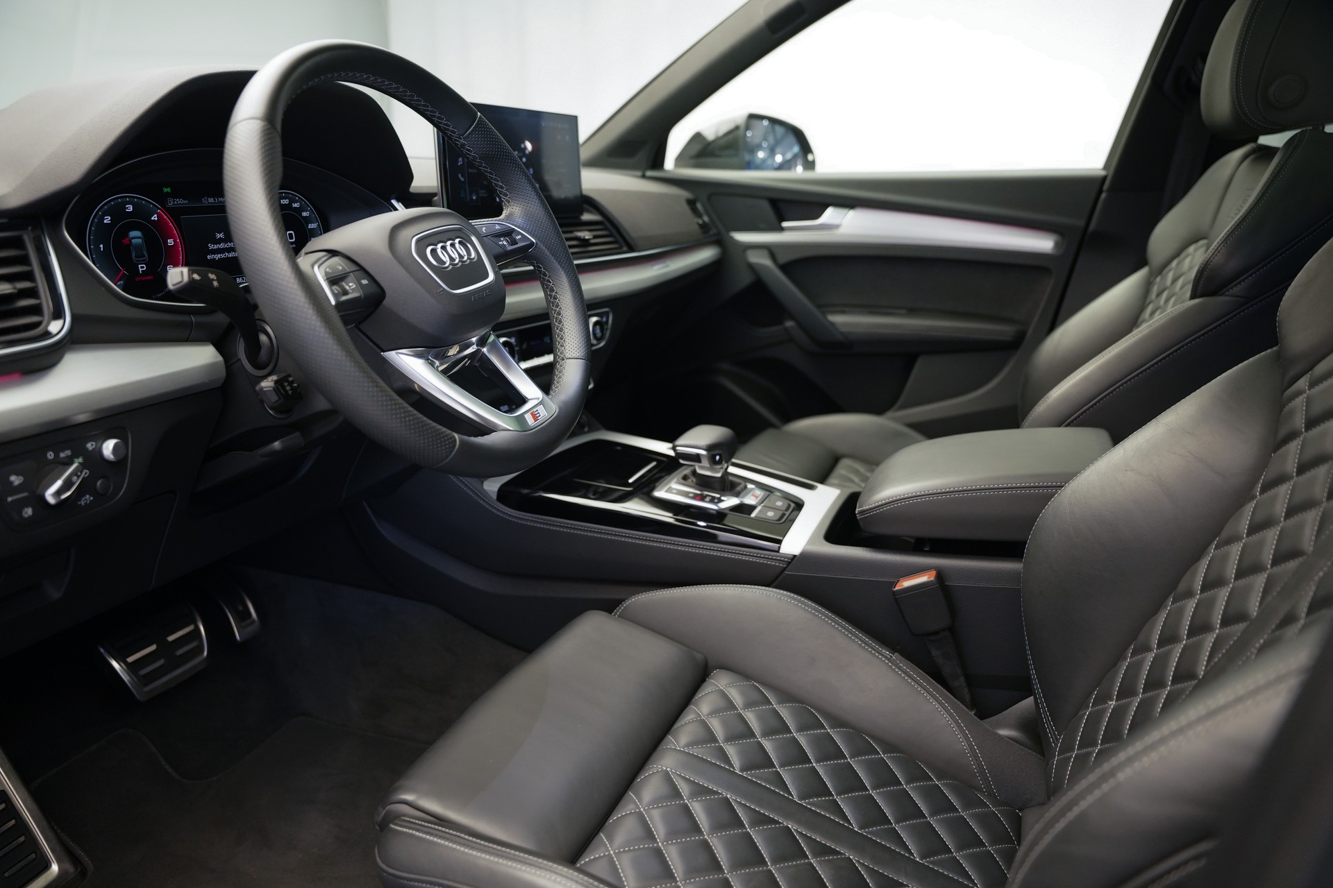 AUDI SQ5 TFSI quattro S-tronic *CH-Fahrzeug* *Panorama* *Luftfahrwerk* *B&O*-image-10
