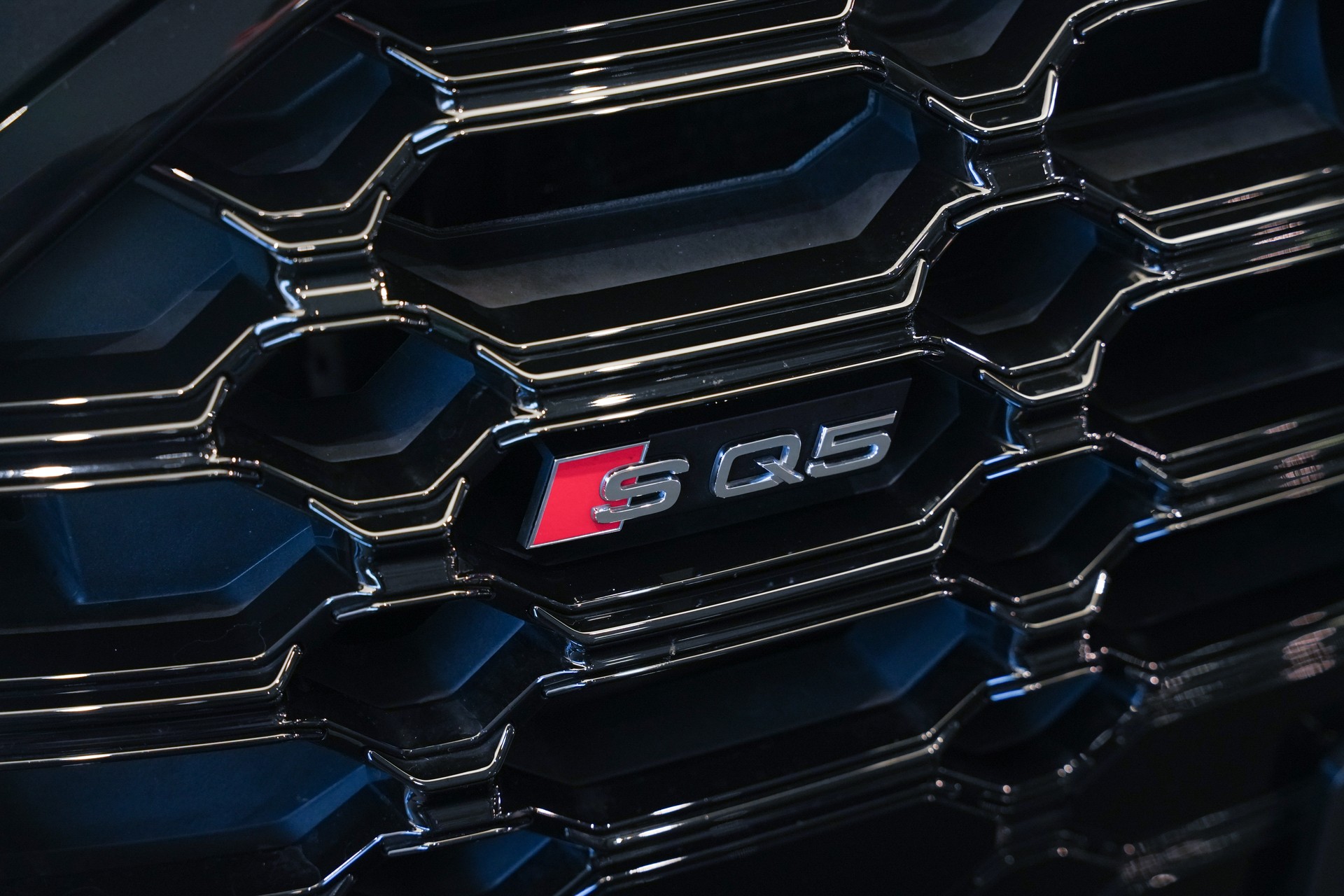 AUDI SQ5 TFSI quattro S-tronic *CH-Fahrzeug* *Panorama* *Luftfahrwerk* *B&O*-image-41