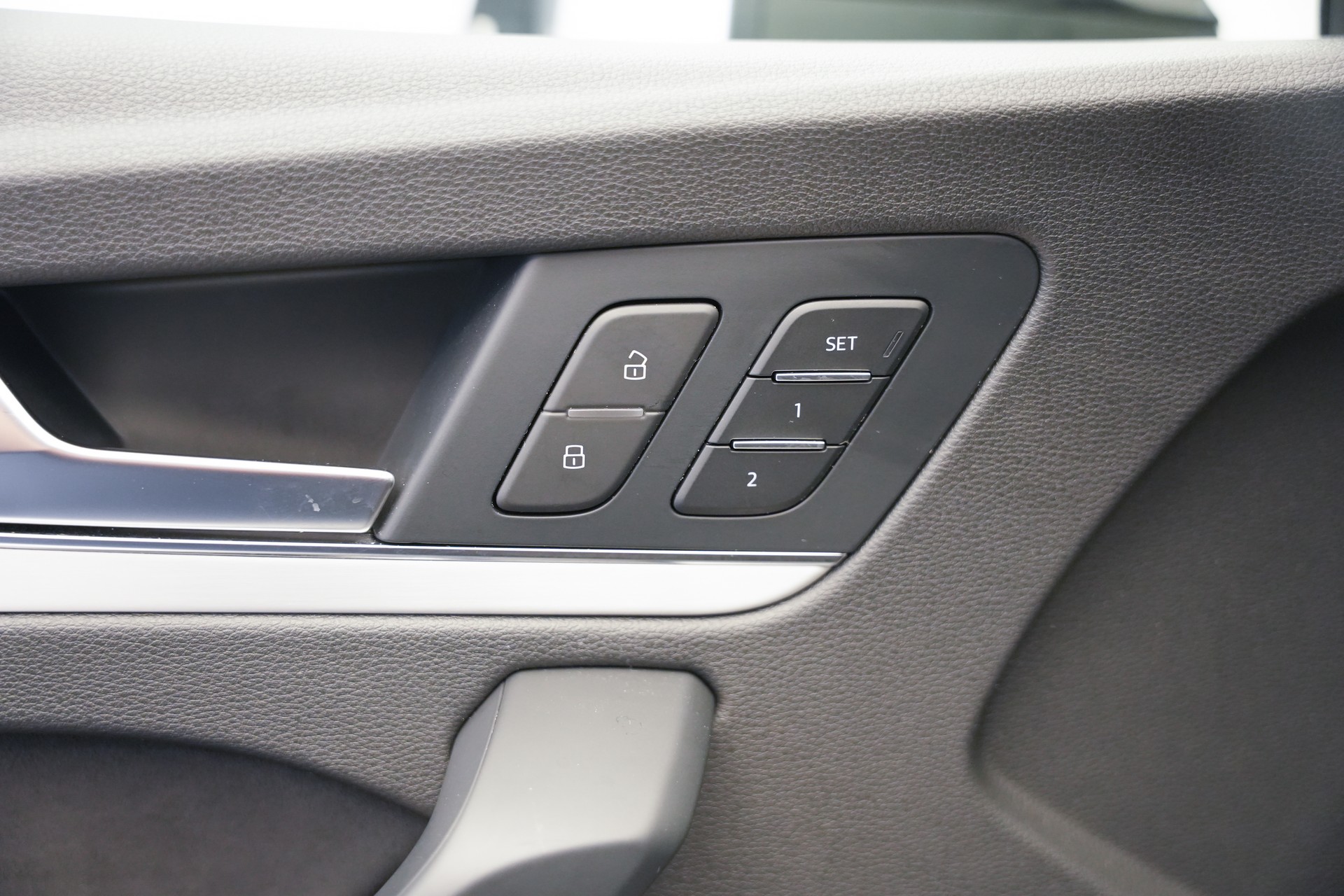 AUDI SQ5 TFSI quattro S-tronic *CH-Fahrzeug* *Panorama* *Luftfahrwerk* *B&O*-image-17