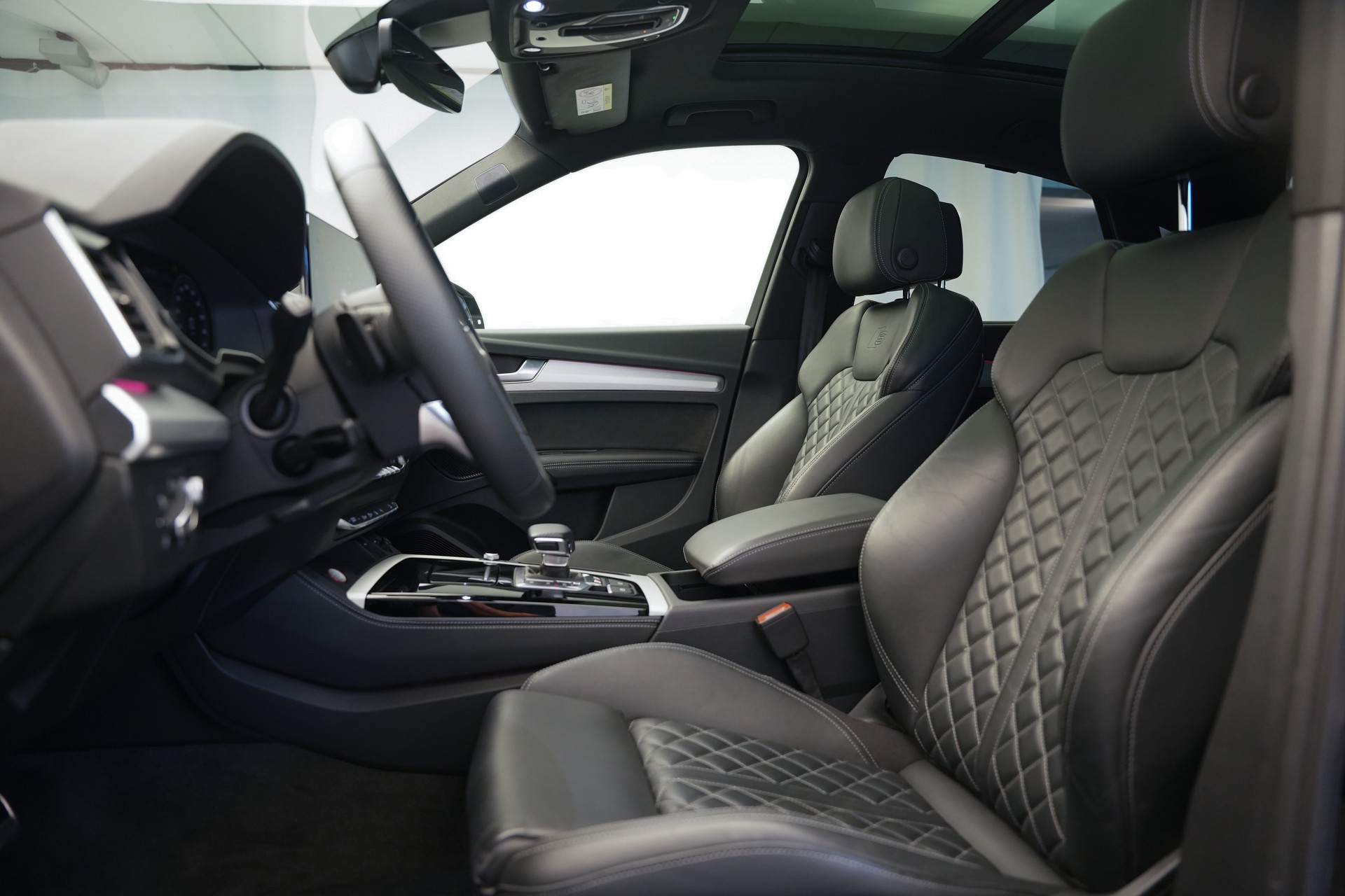 AUDI SQ5 TFSI quattro S-tronic *CH-Fahrzeug* *Panorama* *Luftfahrwerk* *B&O*-image-12