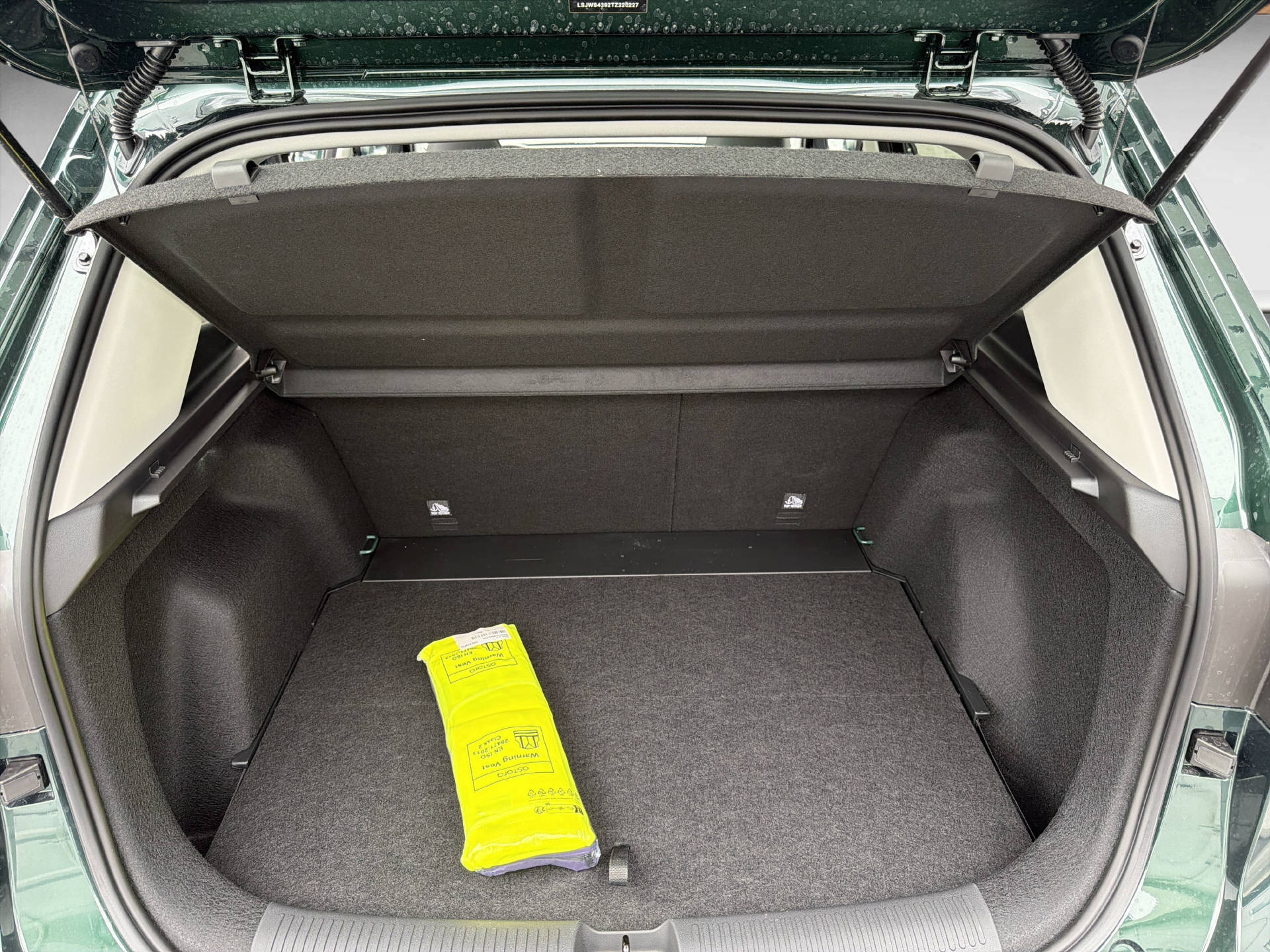 MG ZS 1.5 Hybrid+ Luxury-image-12