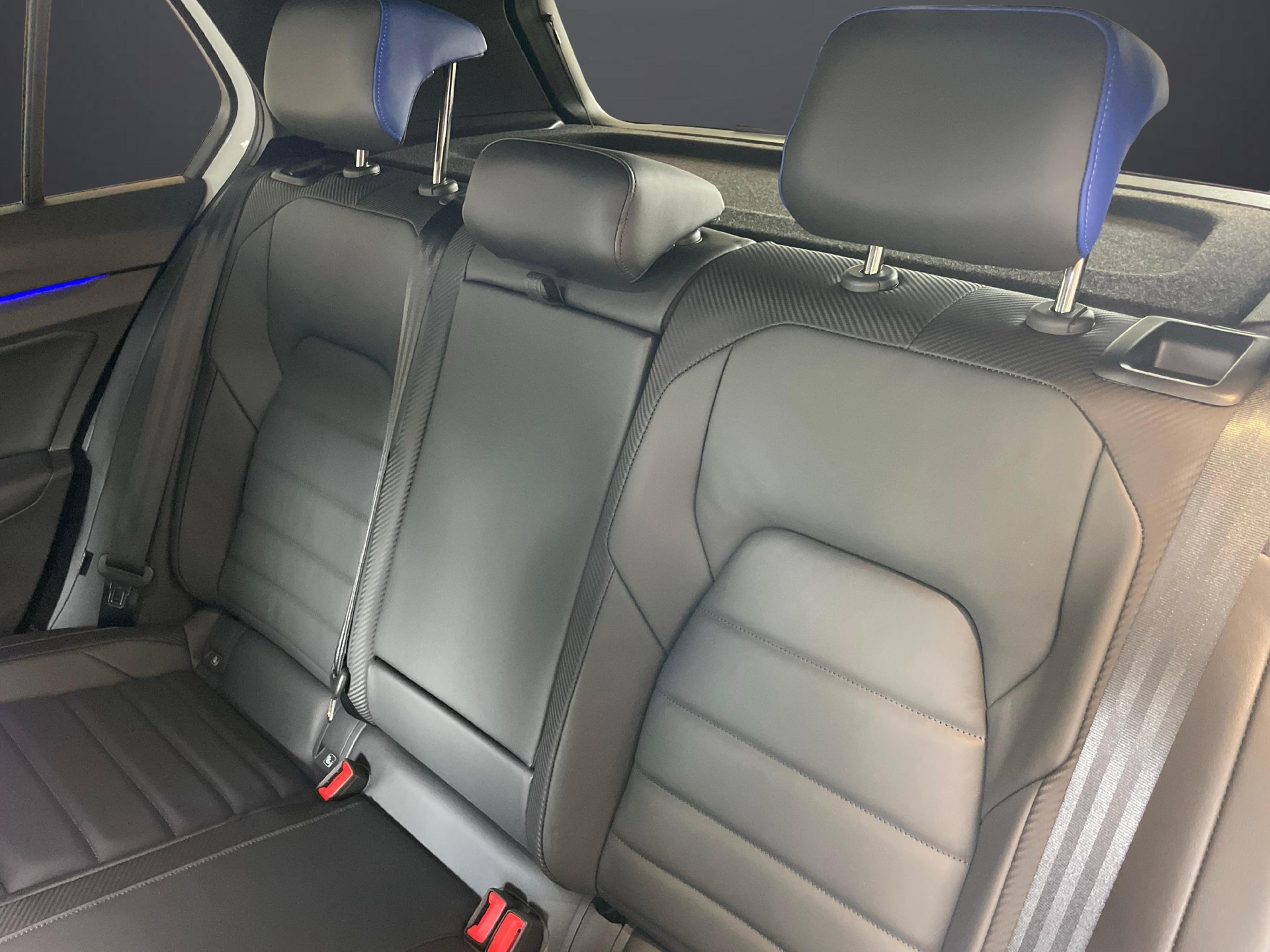 VW Golf VIII 2.0 TSI R Performance DSG 4motion-image-7