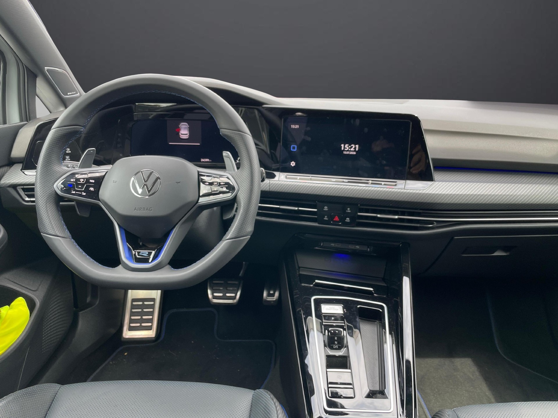 VW Golf VIII 2.0 TSI R Performance DSG 4motion-image-5