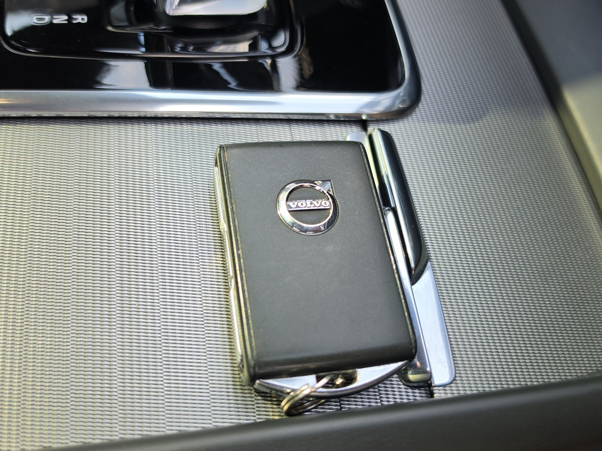 VOLVO XC60 2.0 T8 TE XCENTRIC Black Edition eAWD-image-20