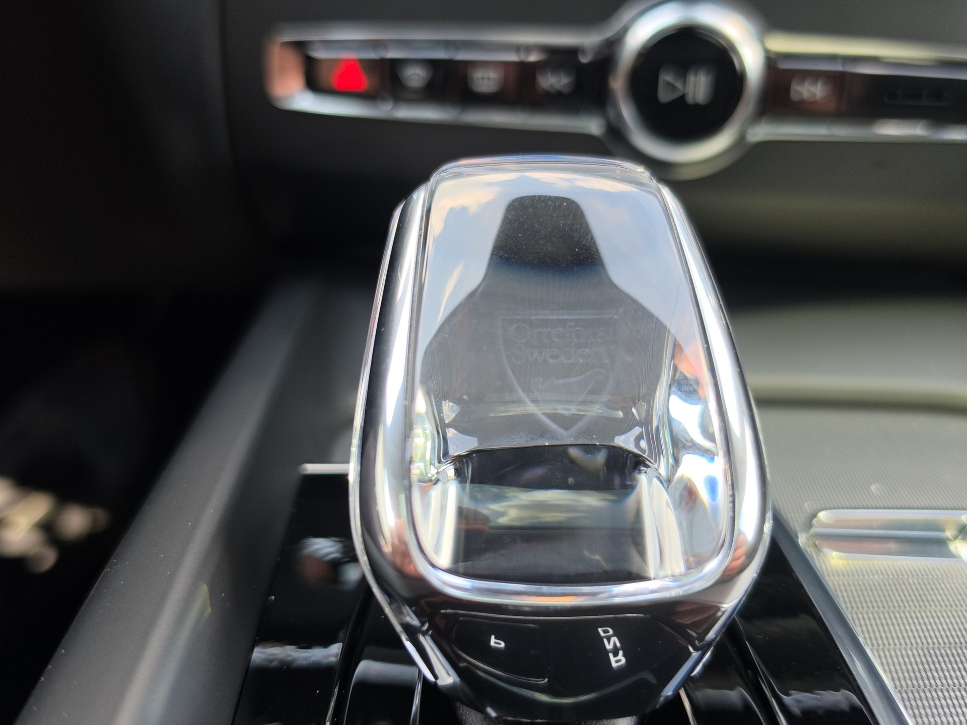 VOLVO XC60 2.0 T8 TE XCENTRIC Black Edition eAWD-image-16