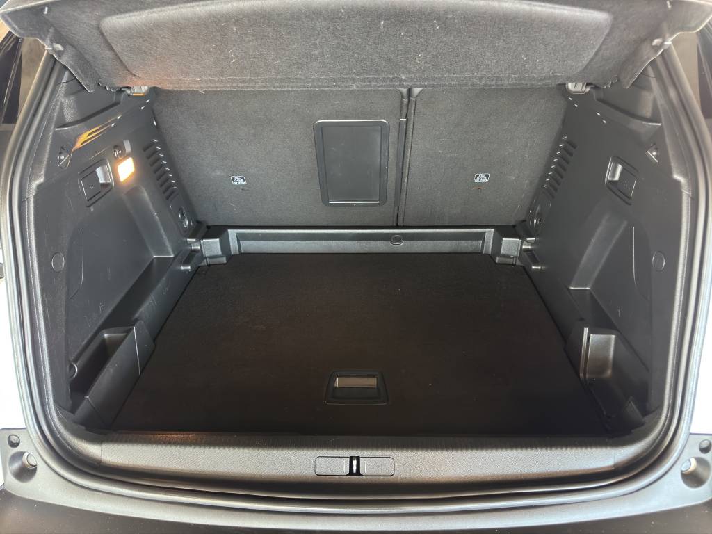 PEUGEOT 3008 1.5 BlueHDi GT Pack EAT8-image-11
