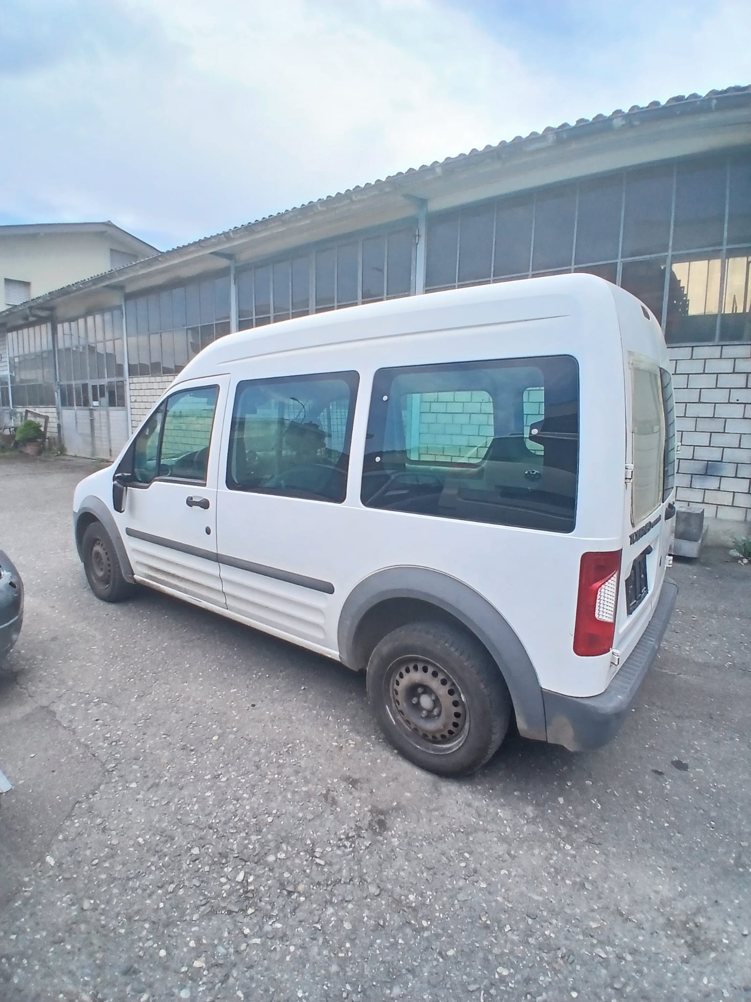 FORD Transit Connect Van T230 1.8 TDCi L Trend-image-5