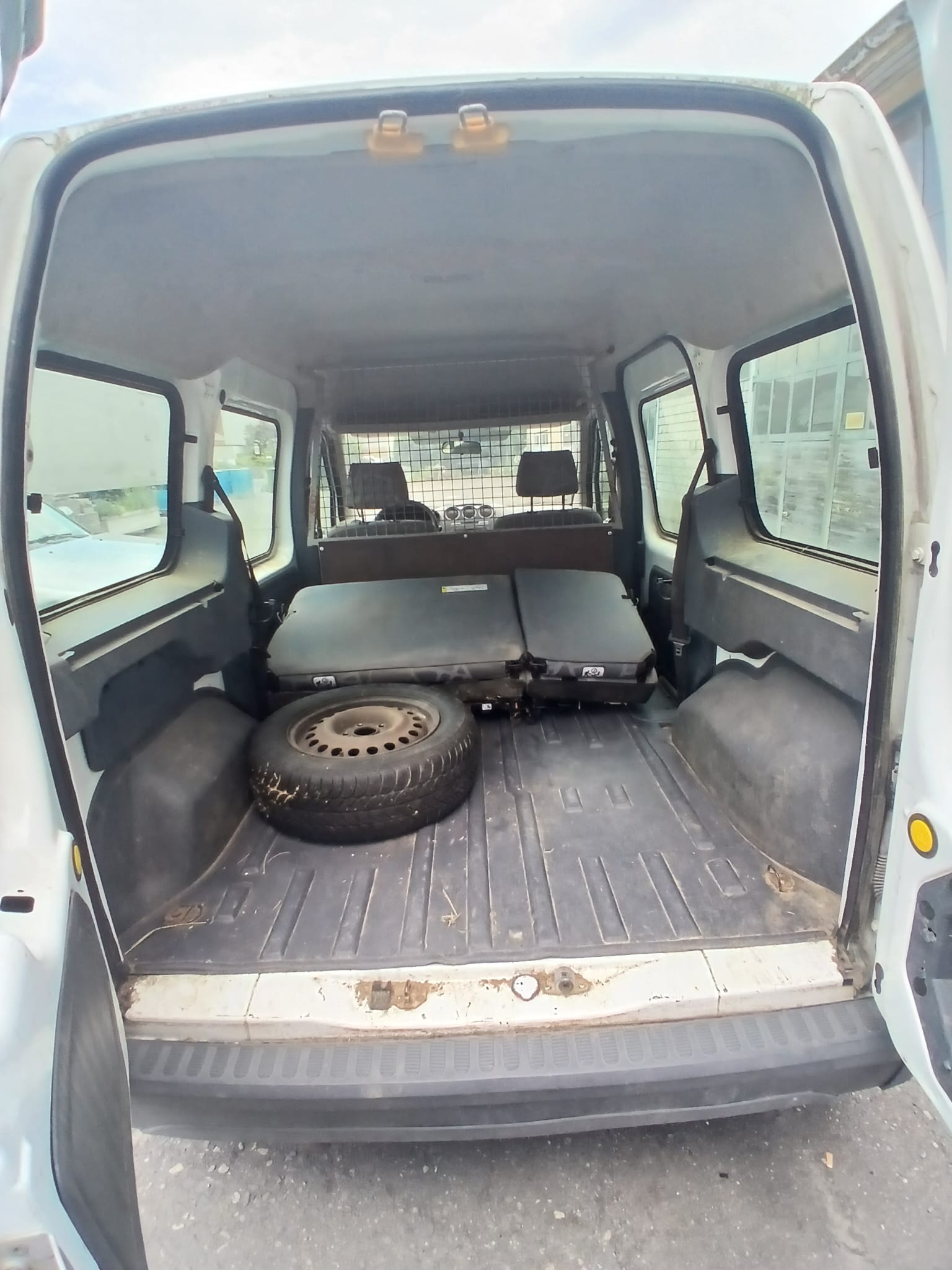FORD Transit Connect Van T230 1.8 TDCi L Trend-image-10