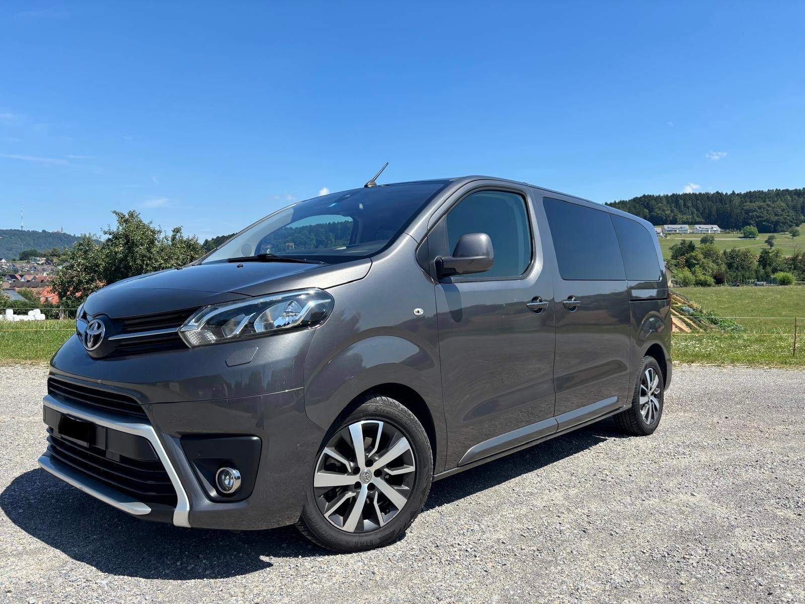 TOYOTA 2.0 D Family-image-0