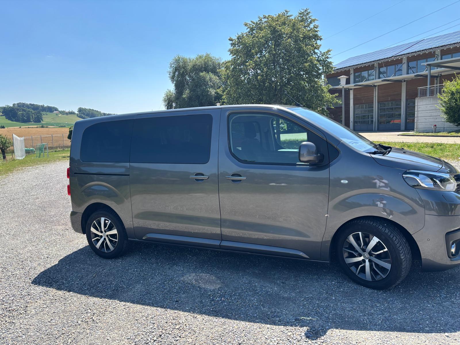 TOYOTA 2.0 D Family-image-1