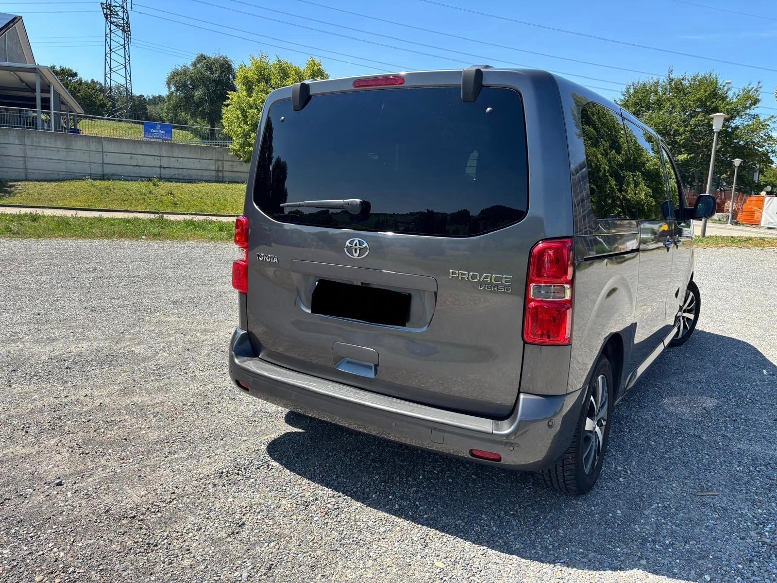 TOYOTA 2.0 D Family-image-3