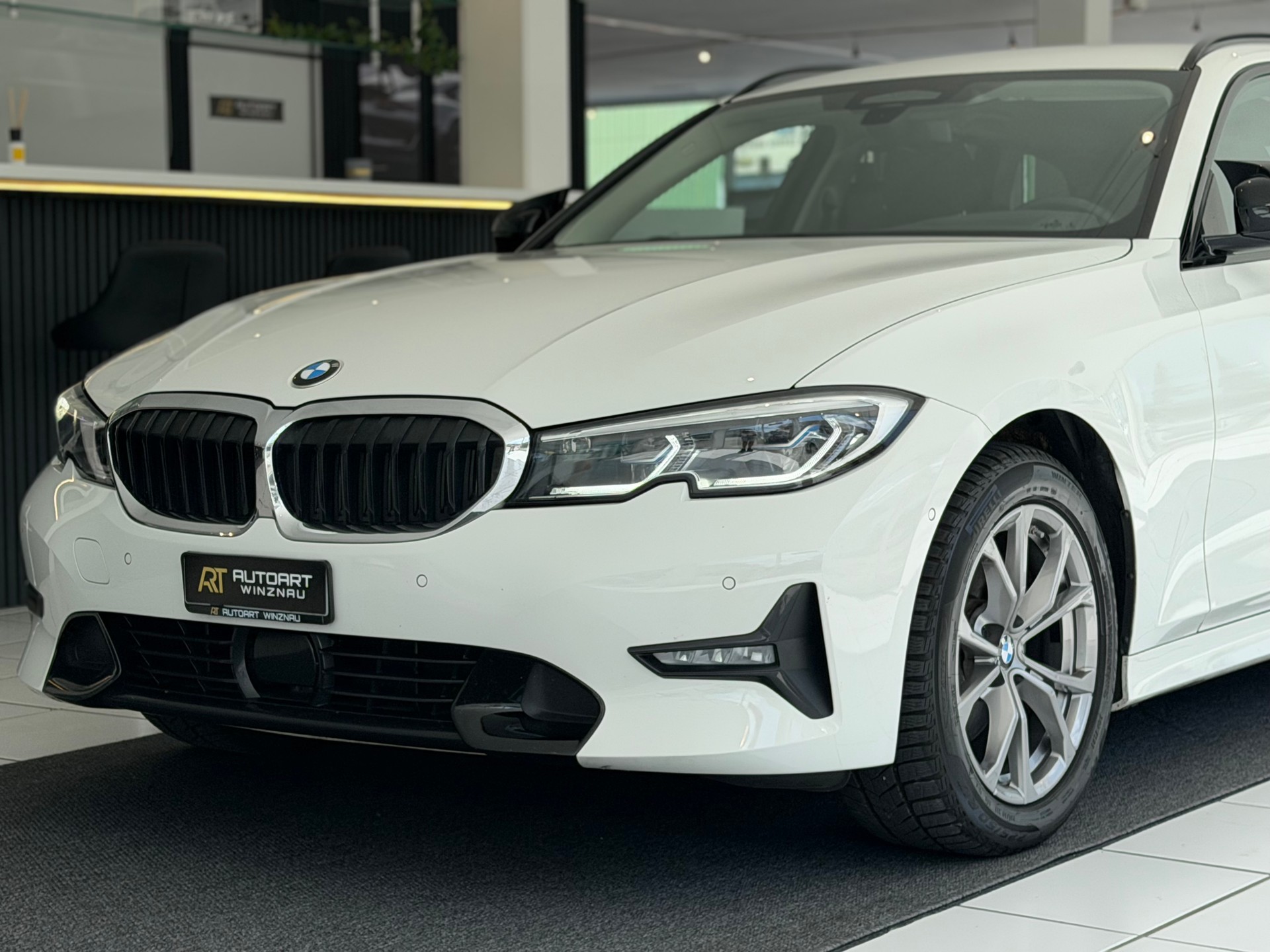BMW 320d xDrive 48V Touring Sport Line Steptronic**Frisch ab MFK & Service**-showroom-element-1