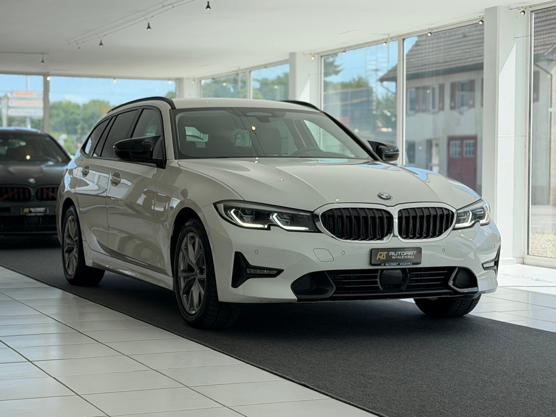 BMW 320d xDrive 48V Touring Sport Line Steptronic**Frisch ab MFK & Service**-showroom-element-2
