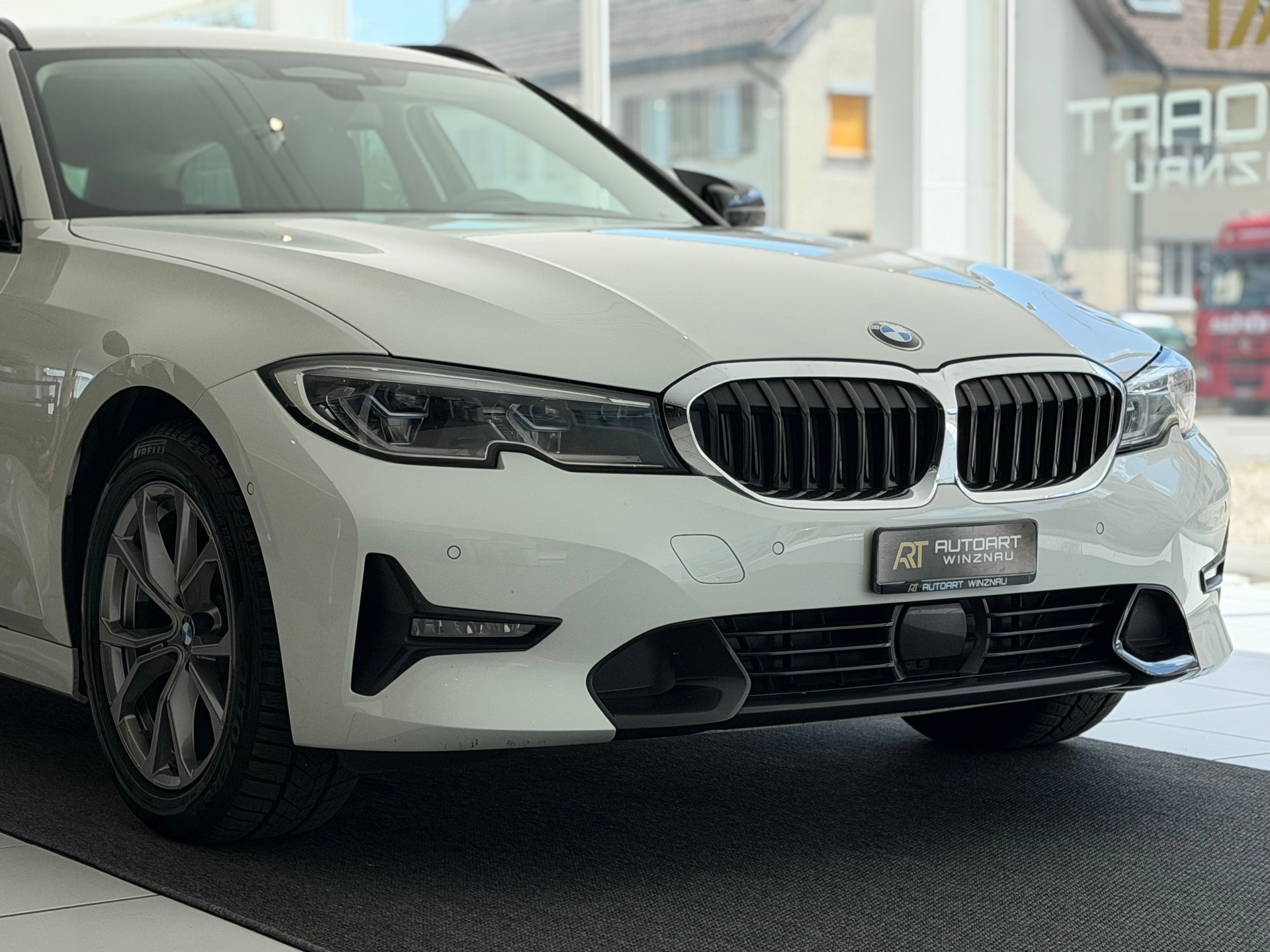 BMW 320d xDrive 48V Touring Sport Line Steptronic**Frisch ab MFK & Service**-showroom-element-3
