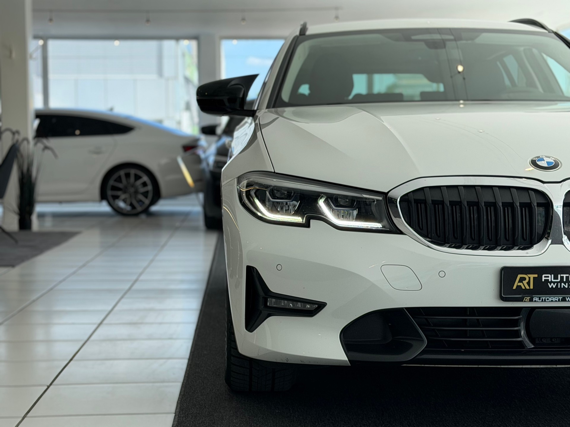 BMW 320d xDrive 48V Touring Sport Line Steptronic**Frisch ab MFK & Service**-image-24