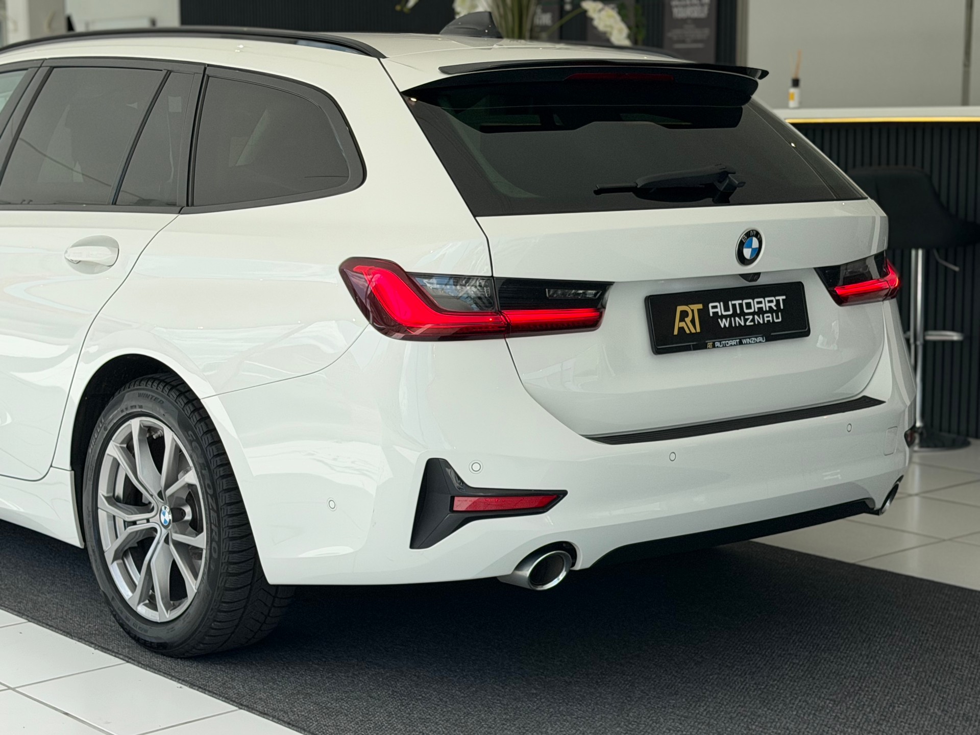 BMW 320d xDrive 48V Touring Sport Line Steptronic**Frisch ab MFK & Service**-image-9
