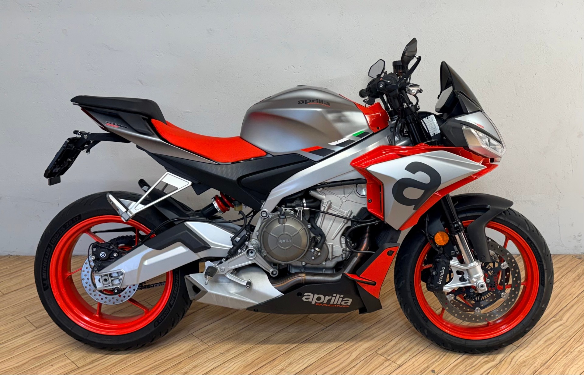 APRILIA Tuono 660 (35kw)-showroom-element-1