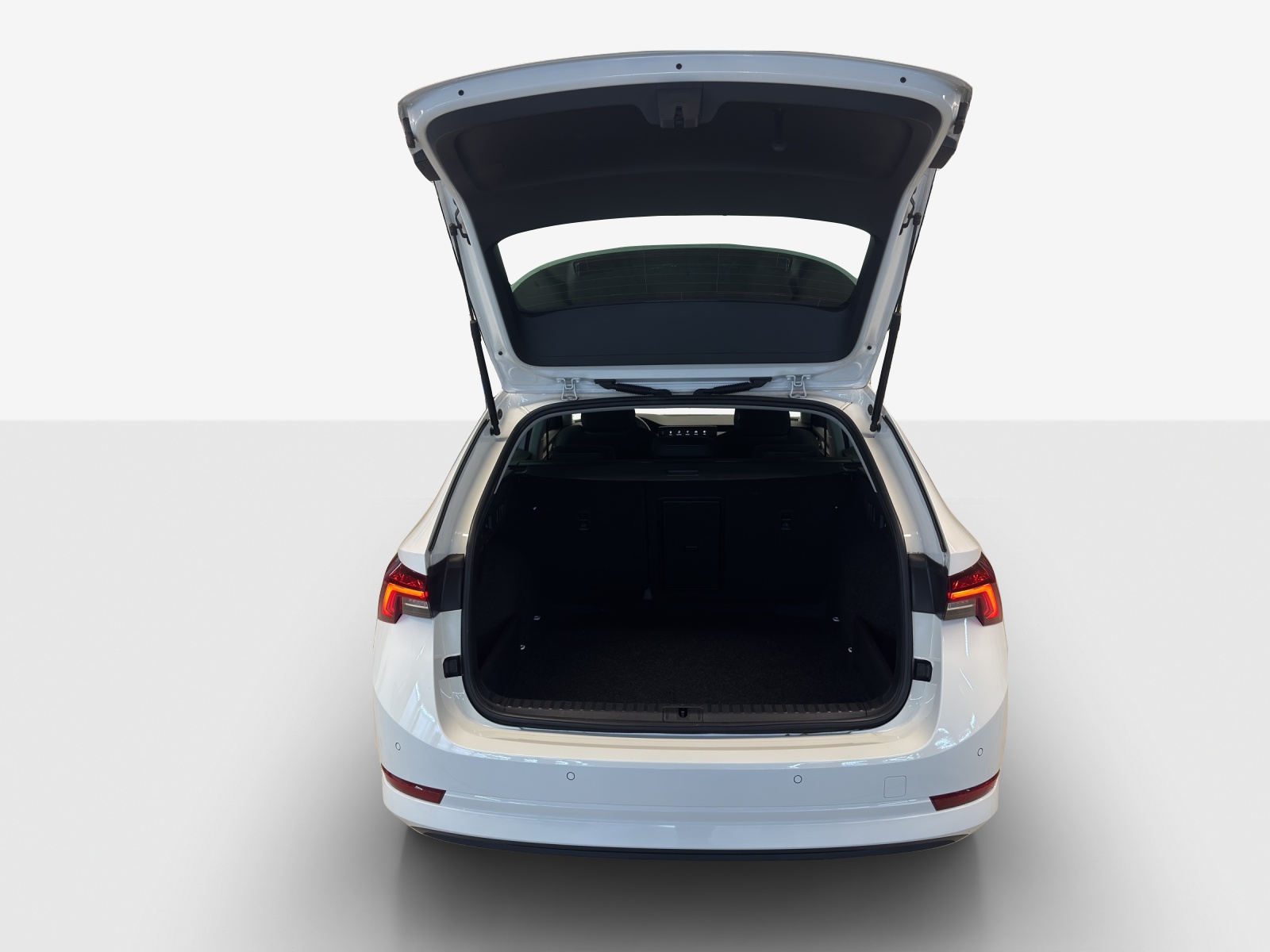 SKODA Octavia Combi 2.0 TDI DSG Ambition-image-12