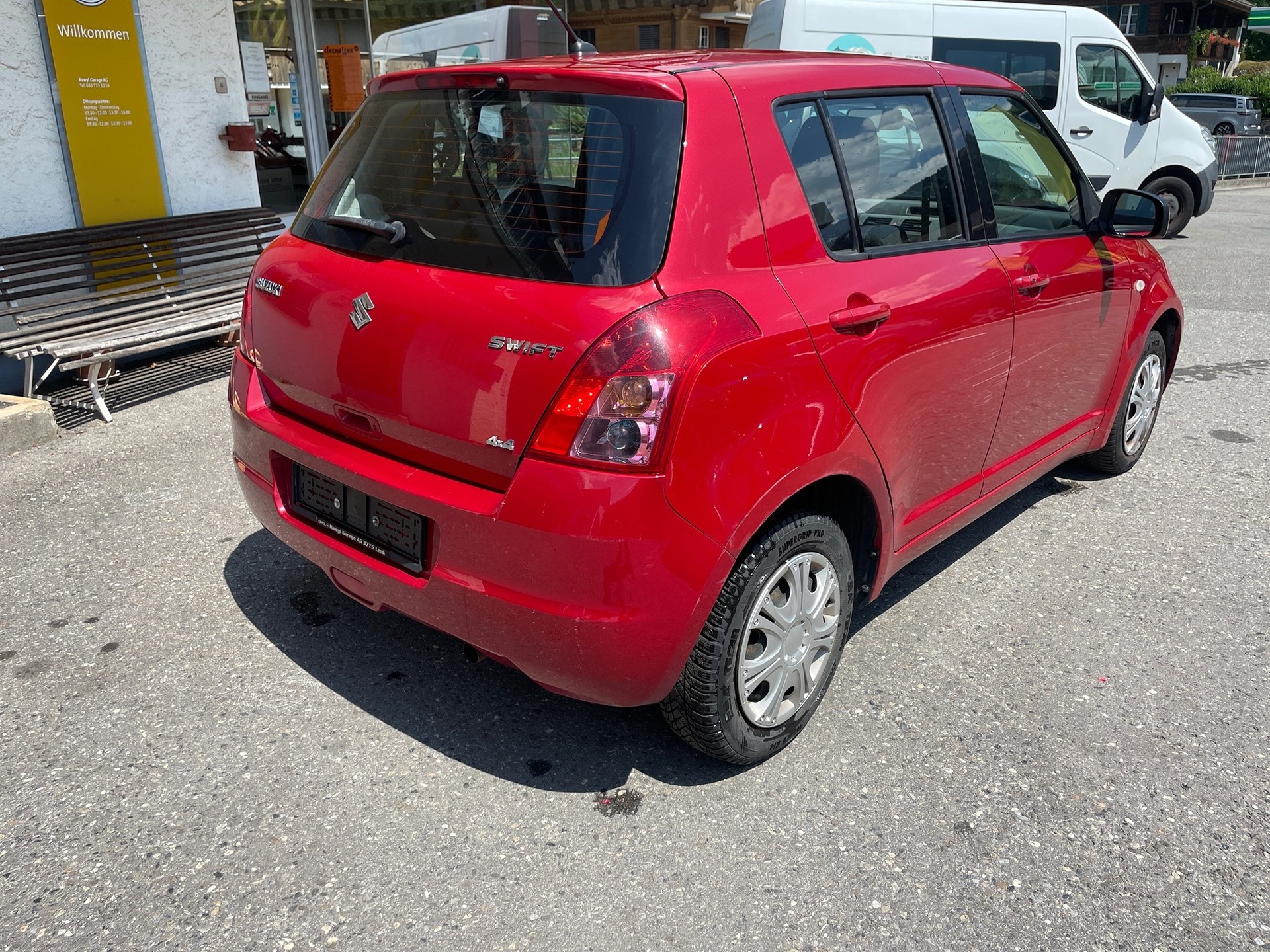 SUZUKI Swift 1.3i 16V GL Top 4x4-image-2