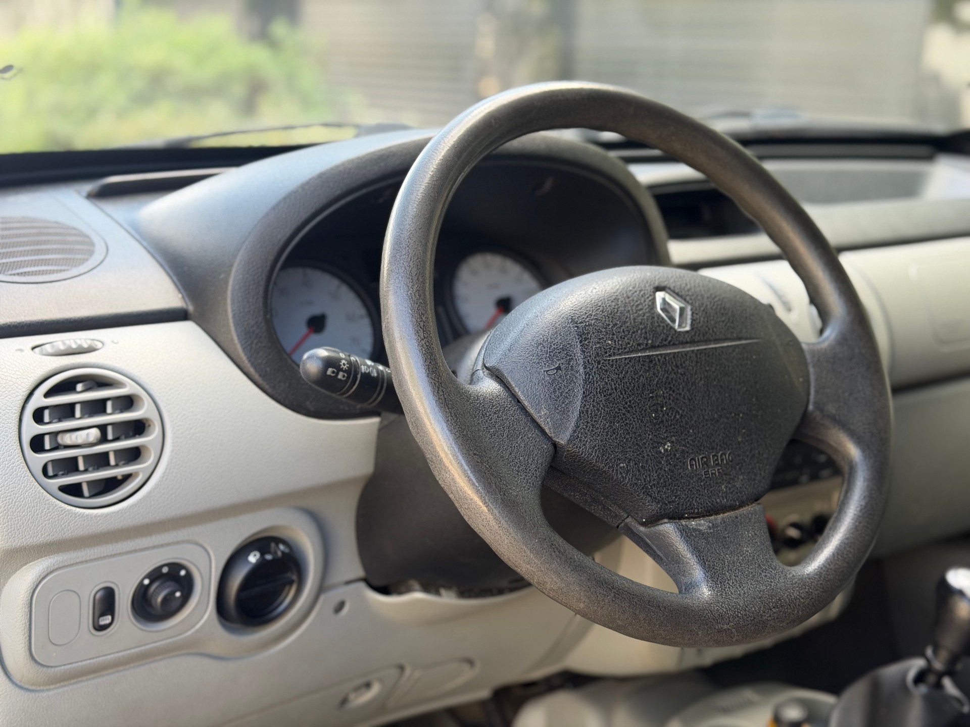 RENAULT Kangoo 1.6 16V Privilège 4x4-image-12