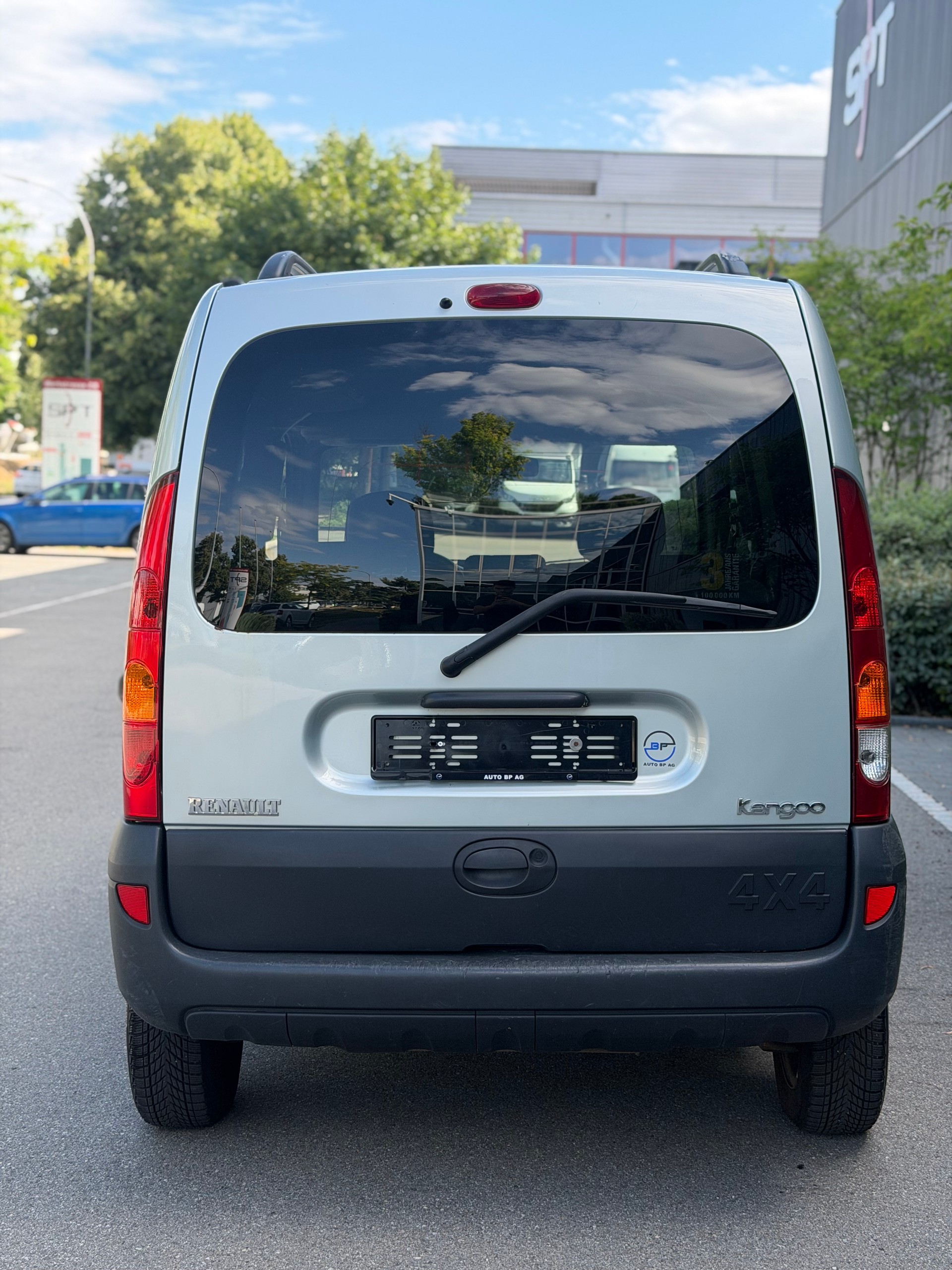 RENAULT Kangoo 1.6 16V Privilège 4x4-image-5