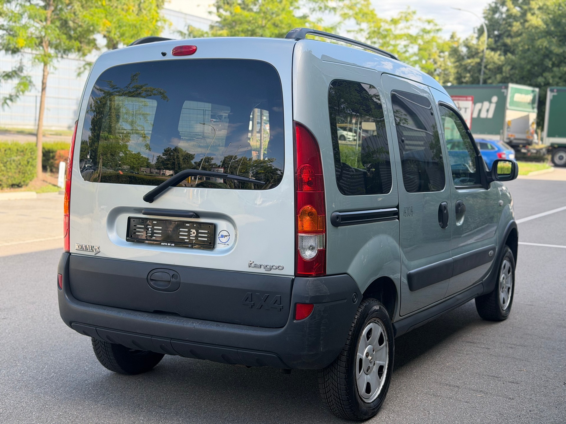 RENAULT Kangoo 1.6 16V Privilège 4x4-image-4