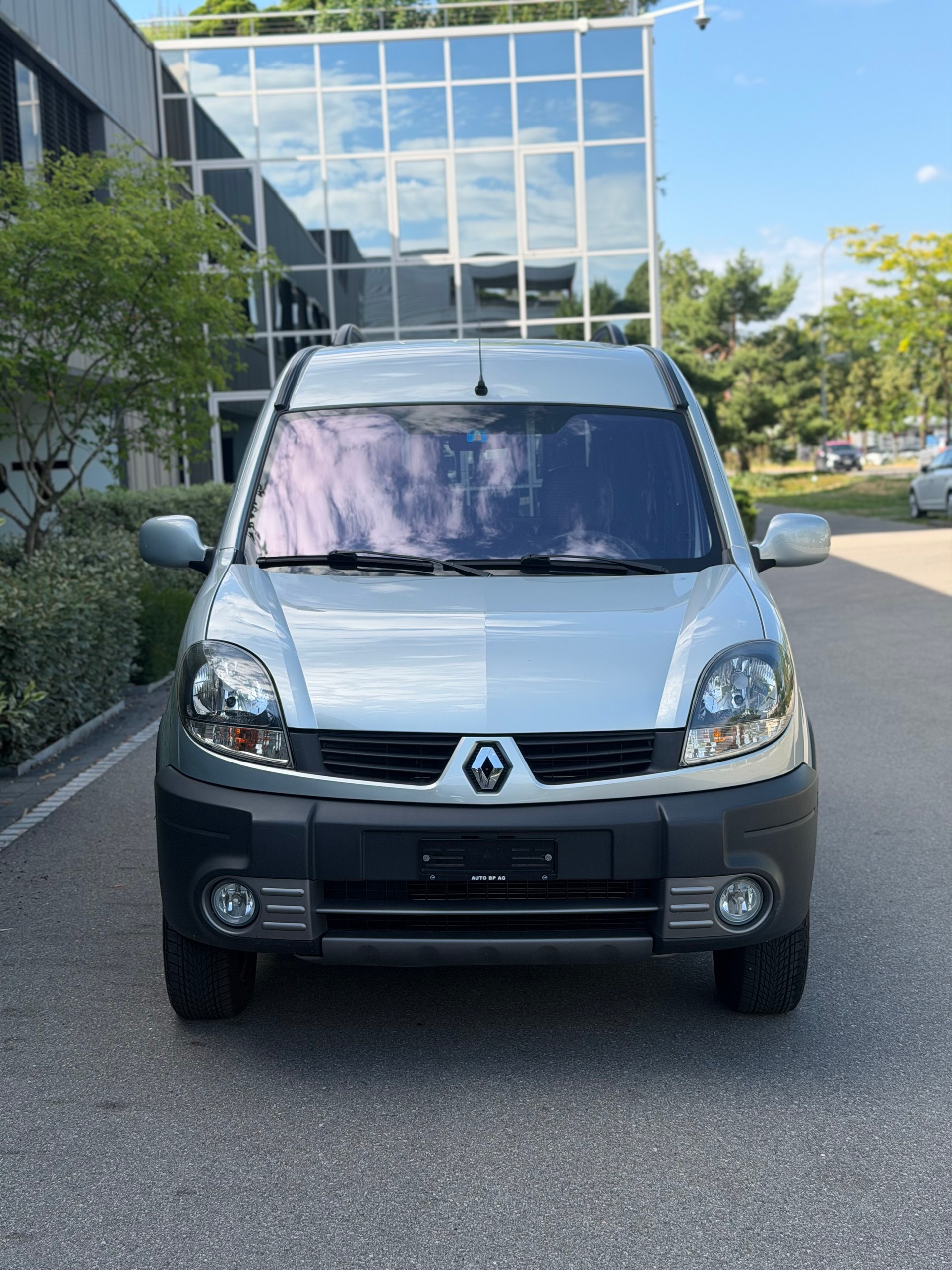 RENAULT Kangoo 1.6 16V Privilège 4x4-image-1