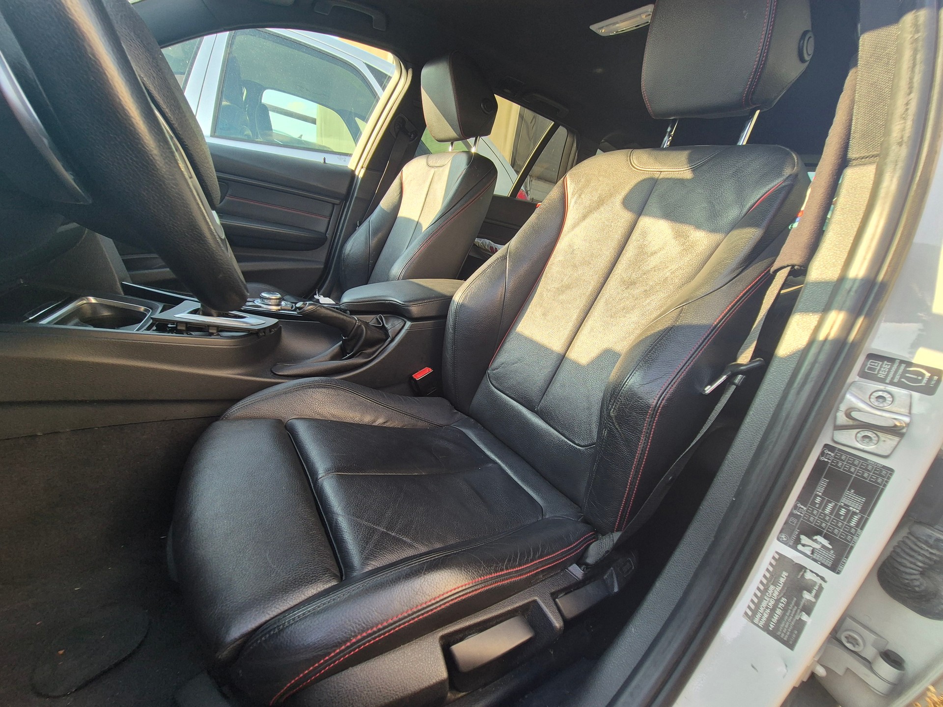 BMW 320d Touring Modern Line Steptronic-image-9