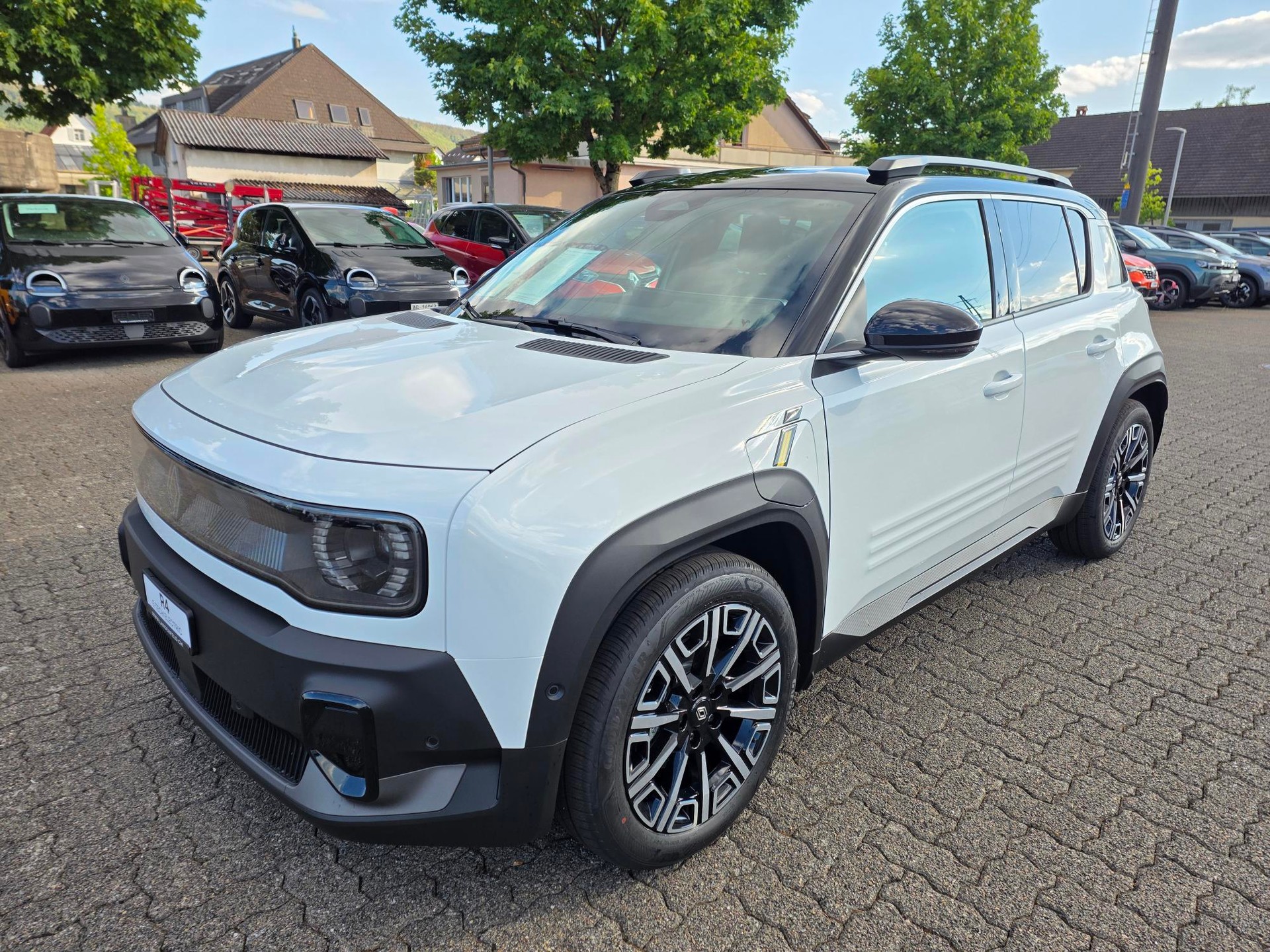 RENAULT R4 E-Tech Comfort Range iconic-image-0