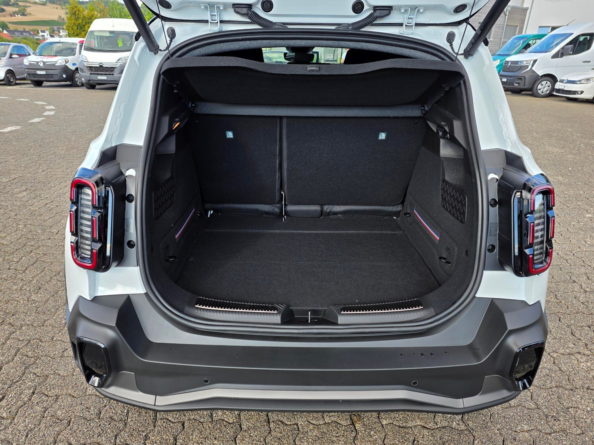 RENAULT R4 E-Tech Comfort Range iconic-image-7