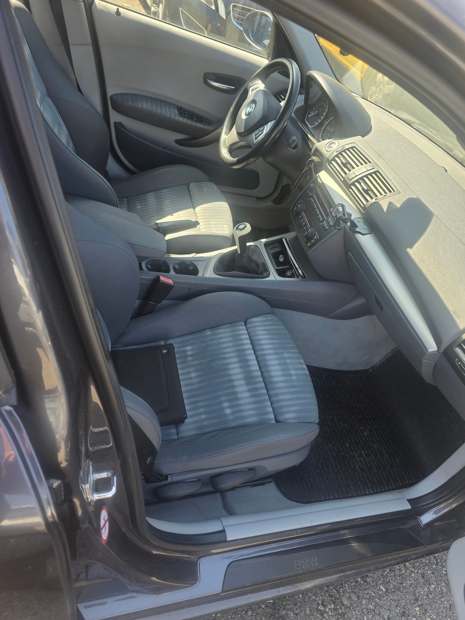 BMW 120i-image-12