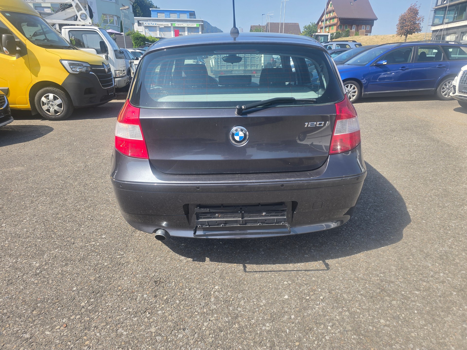 BMW 120i-image-4