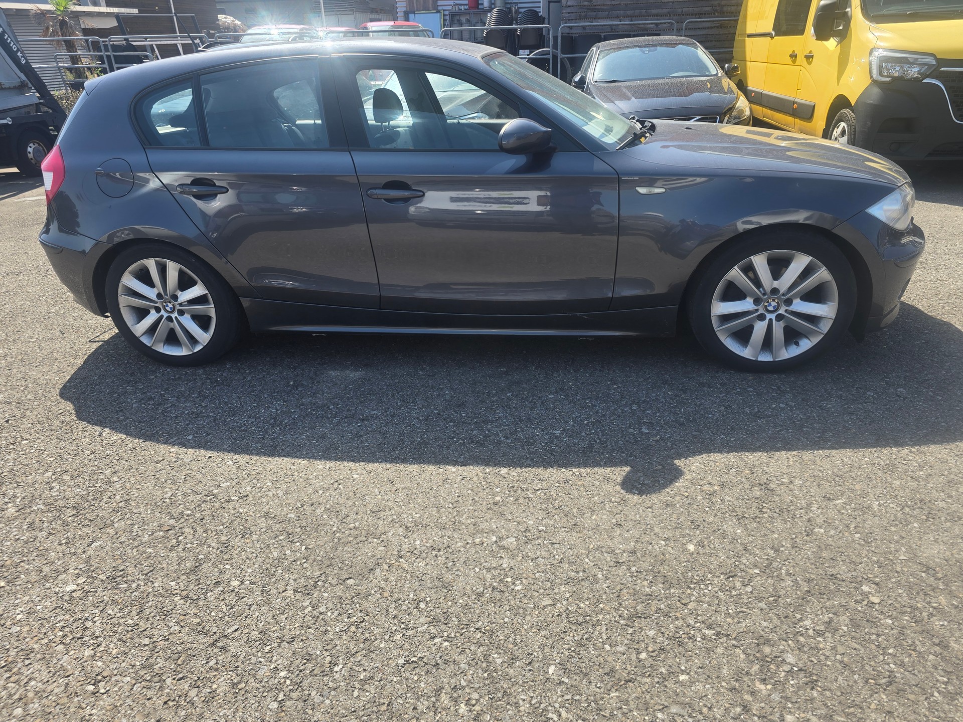 BMW 120i-image-3